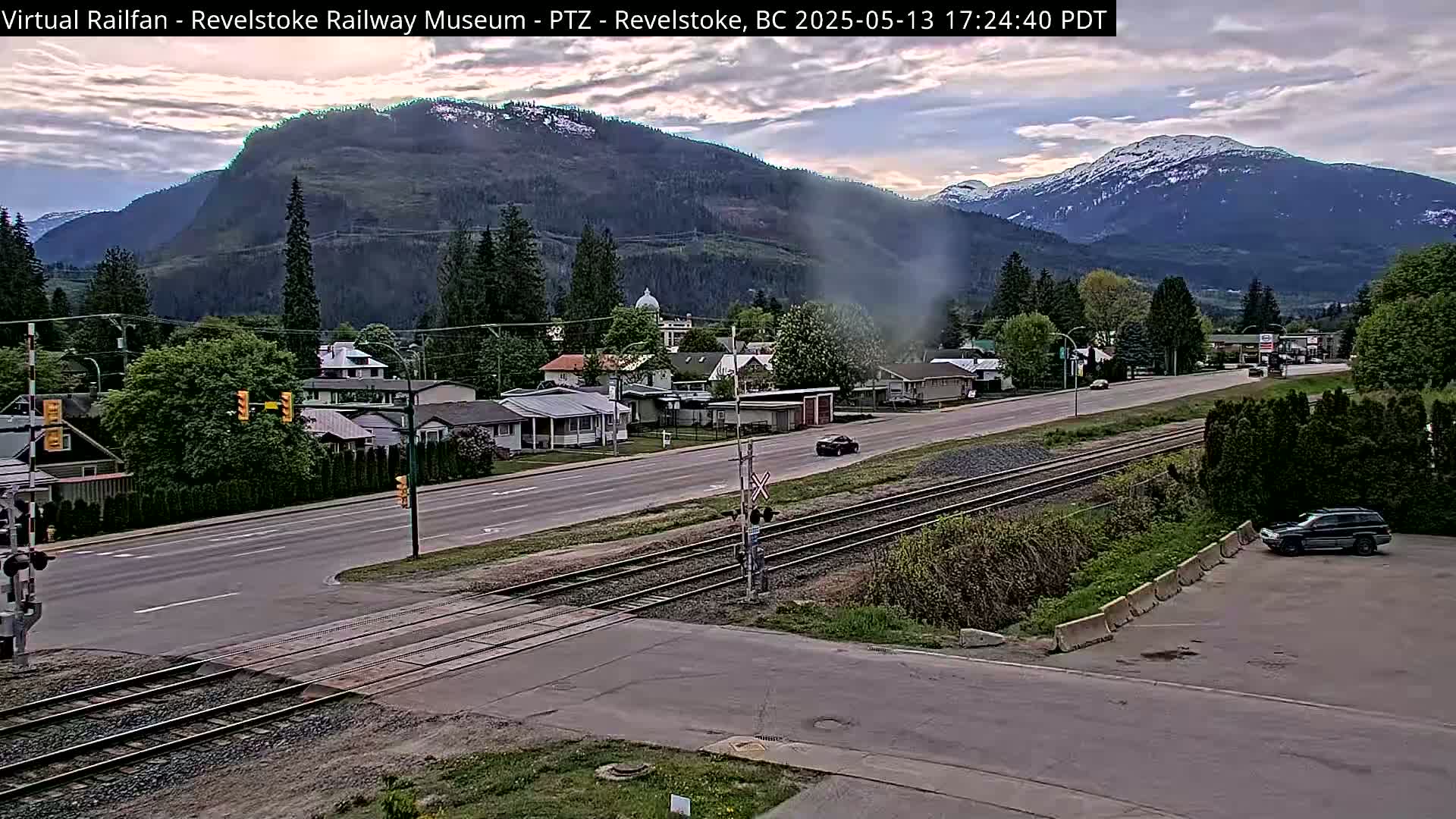 Revelstoke City & Canadian Pacific Railway Railroad Crossing Live Cam - Revelstoke, Columbia-Shuswap, British Columbia, Canada  PTZ | Virtual Railfan LIVE ! 2025-03-18 12:14
