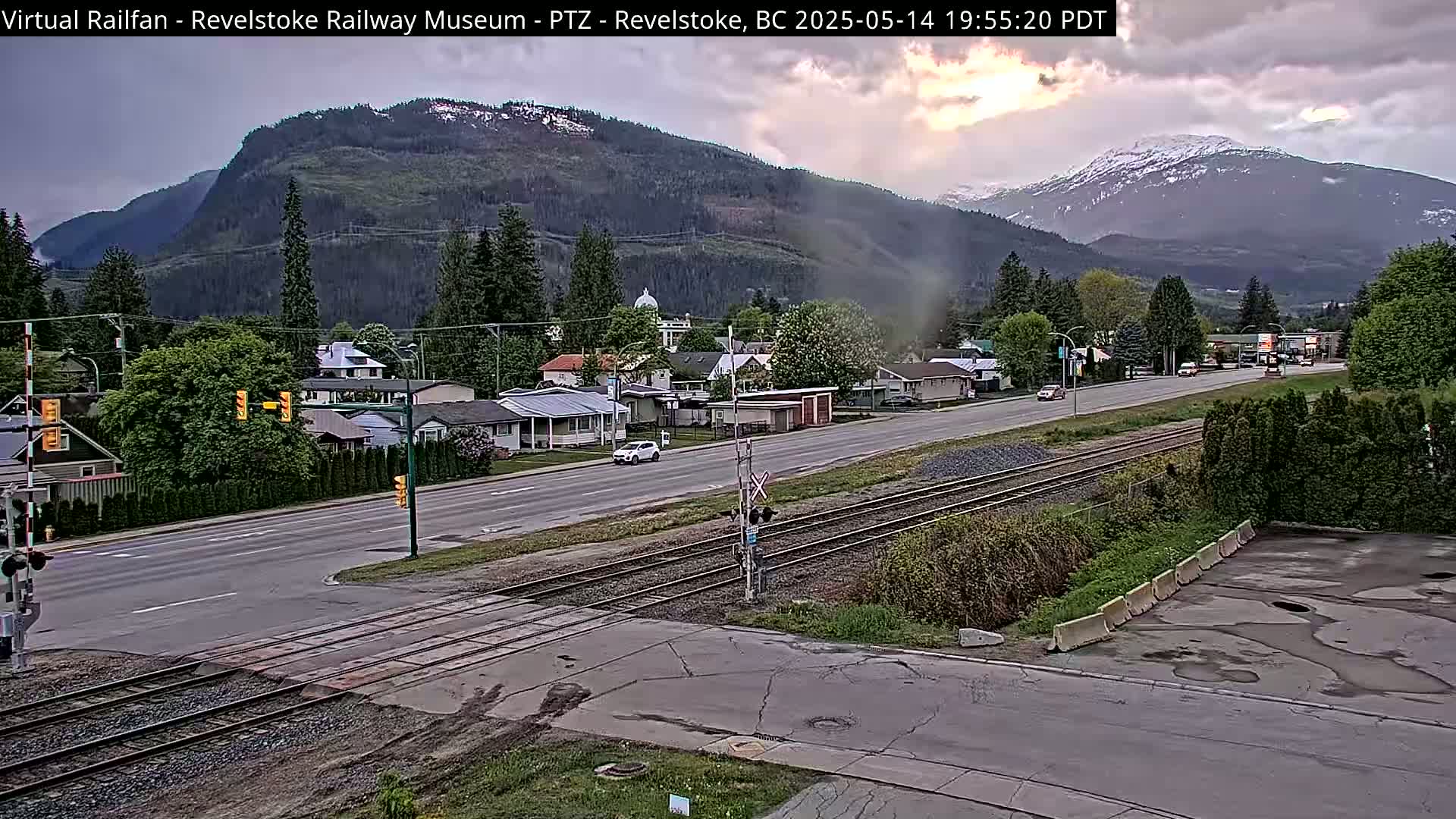 Revelstoke City & Canadian Pacific Railway Railroad Crossing Live Cam - Revelstoke, Columbia-Shuswap, British Columbia, Canada  PTZ | Virtual Railfan LIVE ! 2025-03-18 12:14