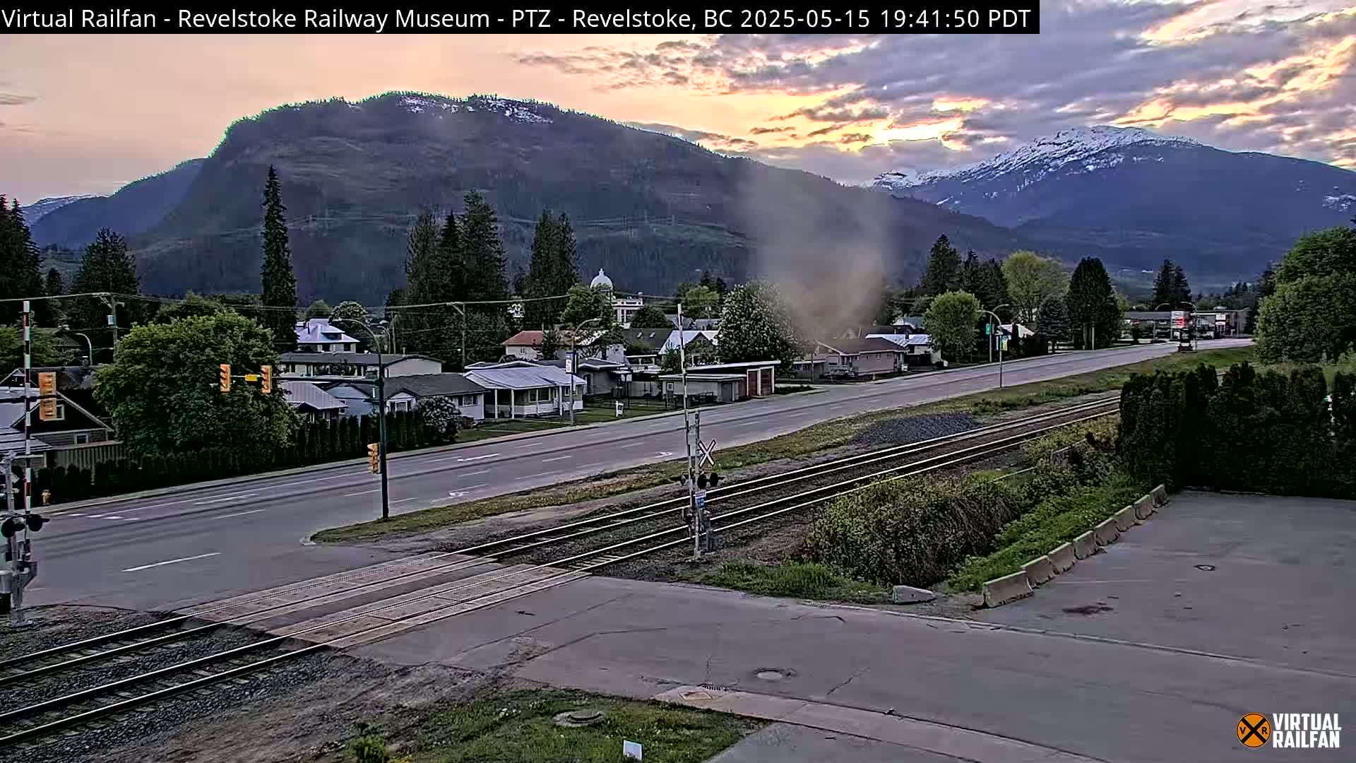 Revelstoke City & Canadian Pacific Railway Railroad Crossing Live Cam - Revelstoke, Columbia-Shuswap, British Columbia, Canada  PTZ | Virtual Railfan LIVE ! 2025-03-18 12:14
