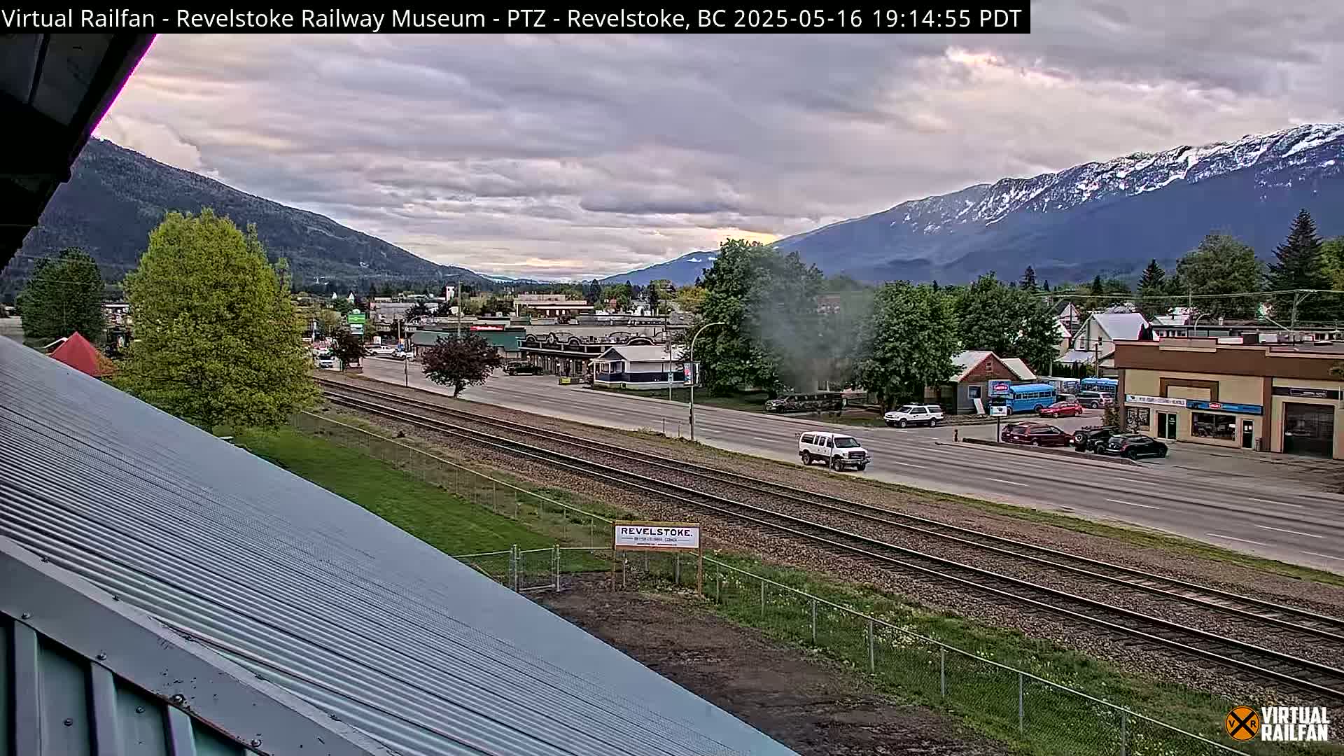 Revelstoke City & Canadian Pacific Railway Railroad Crossing Live Cam - Revelstoke, Columbia-Shuswap, British Columbia, Canada  PTZ | Virtual Railfan LIVE ! 2025-03-18 12:14
