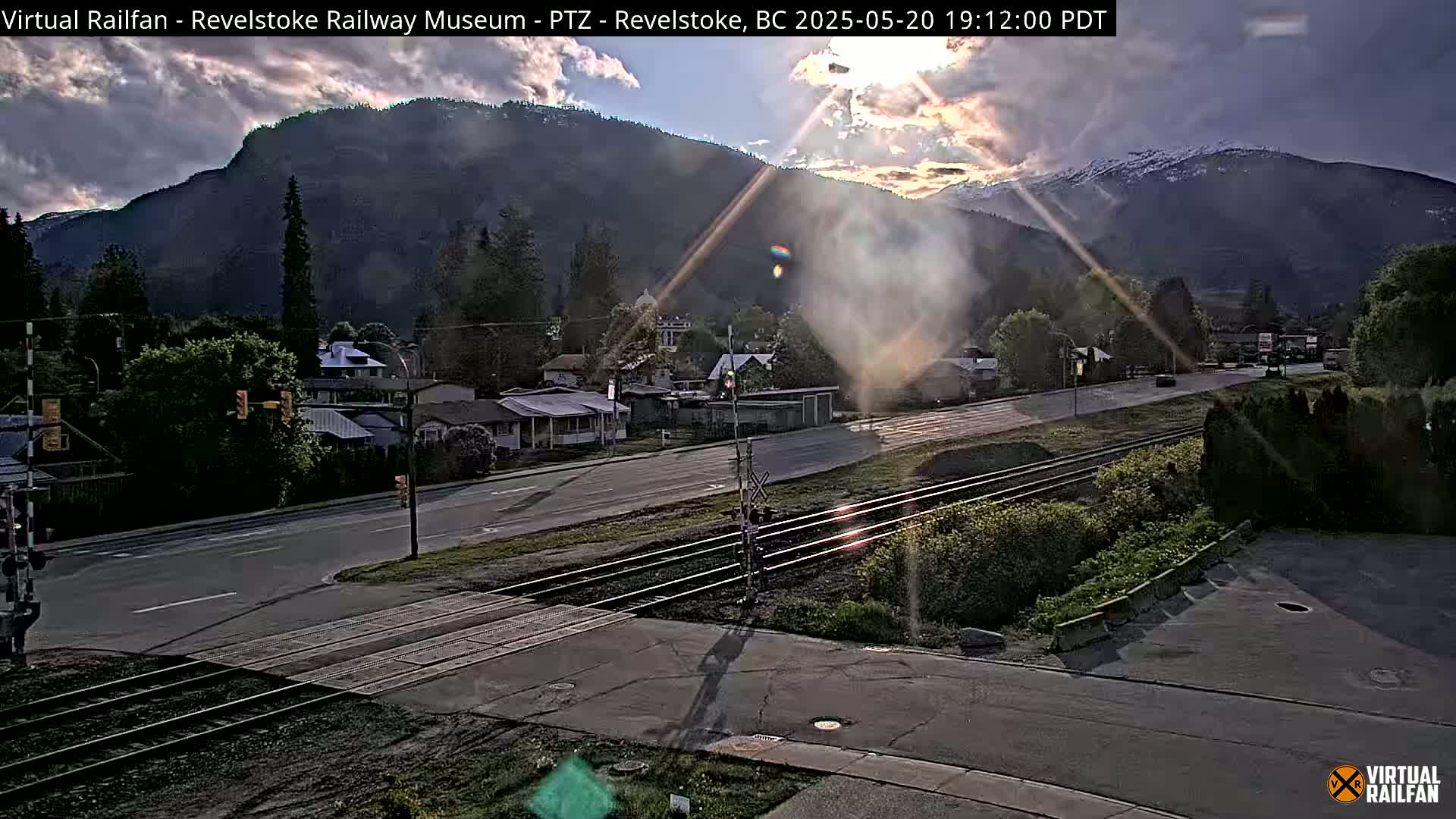 Revelstoke City & Canadian Pacific Railway Railroad Crossing Live Cam - Revelstoke, Columbia-Shuswap, British Columbia, Canada  PTZ | Virtual Railfan LIVE ! 2025-03-18 12:14
