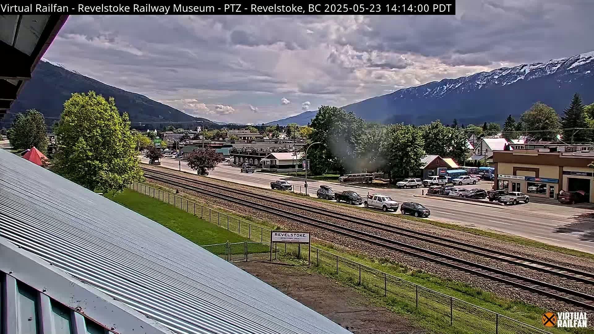 Revelstoke City & Canadian Pacific Railway Railroad Crossing Live Cam - Revelstoke, Columbia-Shuswap, British Columbia, Canada  PTZ | Virtual Railfan LIVE ! 2025-03-18 12:14