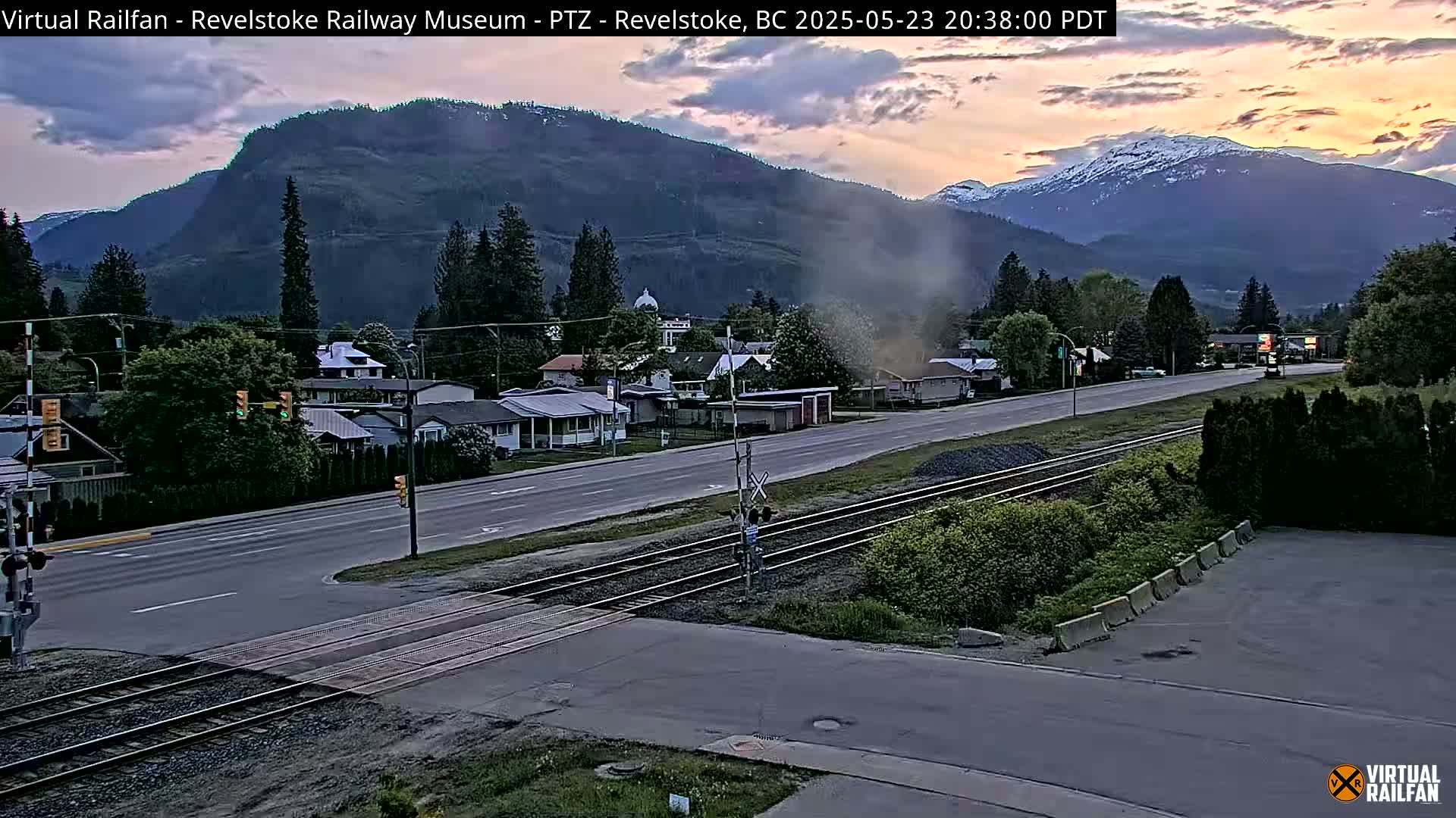 Revelstoke City & Canadian Pacific Railway Railroad Crossing Live Cam - Revelstoke, Columbia-Shuswap, British Columbia, Canada  PTZ | Virtual Railfan LIVE ! 2025-03-18 12:14