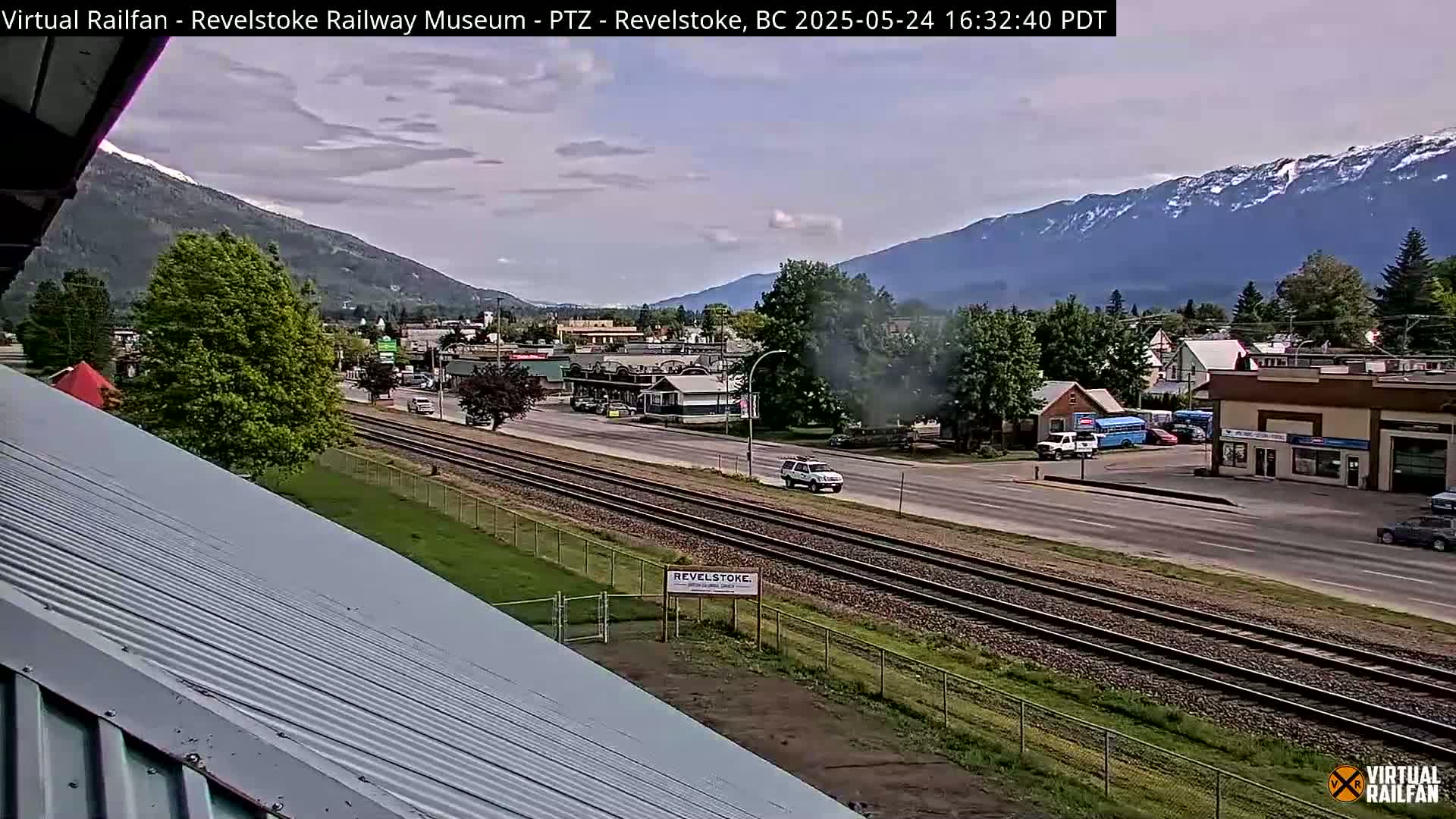 Revelstoke City & Canadian Pacific Railway Railroad Crossing Live Cam - Revelstoke, Columbia-Shuswap, British Columbia, Canada  PTZ | Virtual Railfan LIVE ! 2025-03-18 12:14