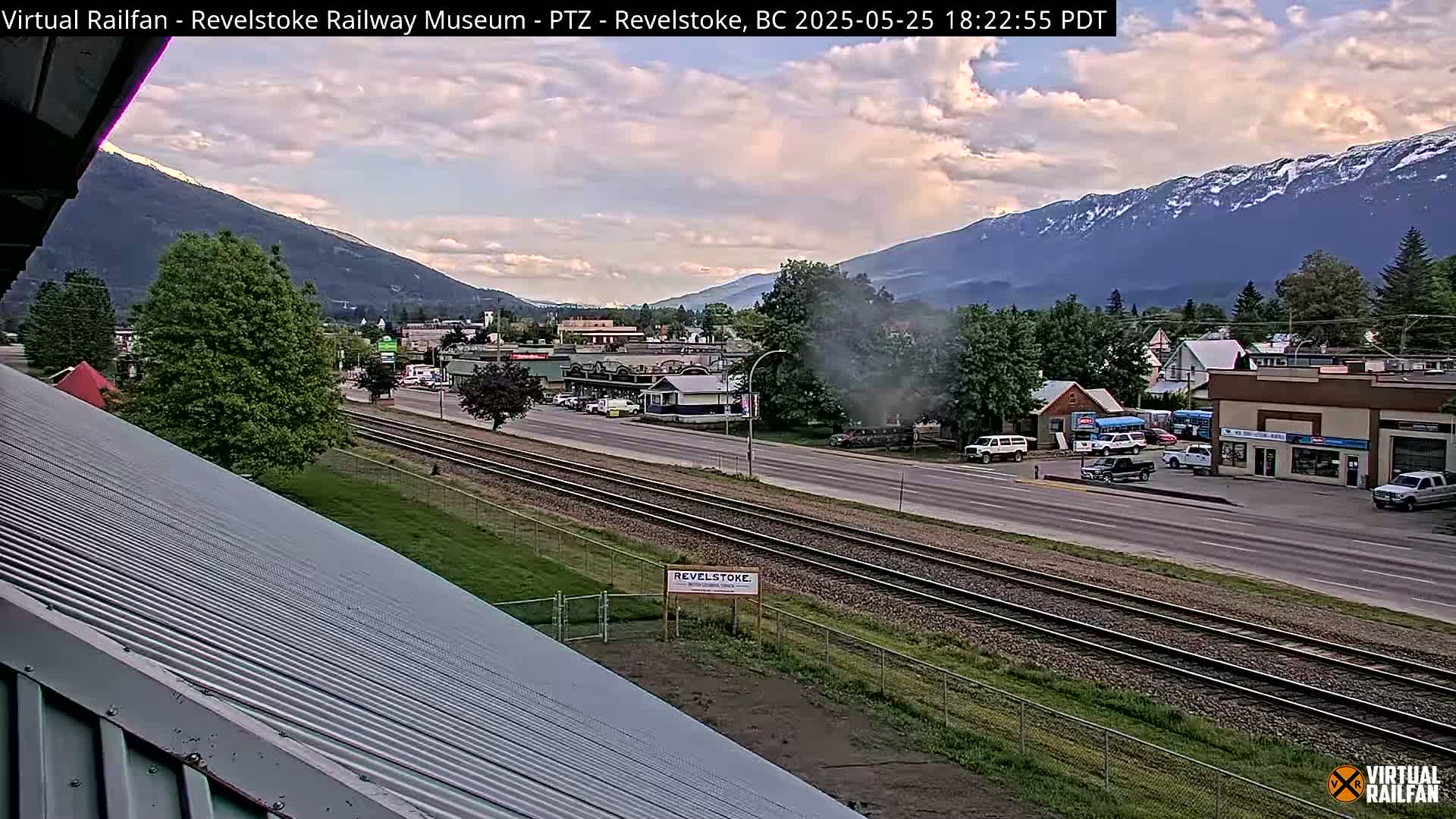 Revelstoke City & Canadian Pacific Railway Railroad Crossing Live Cam - Revelstoke, Columbia-Shuswap, British Columbia, Canada  PTZ | Virtual Railfan LIVE ! 2025-03-18 12:14