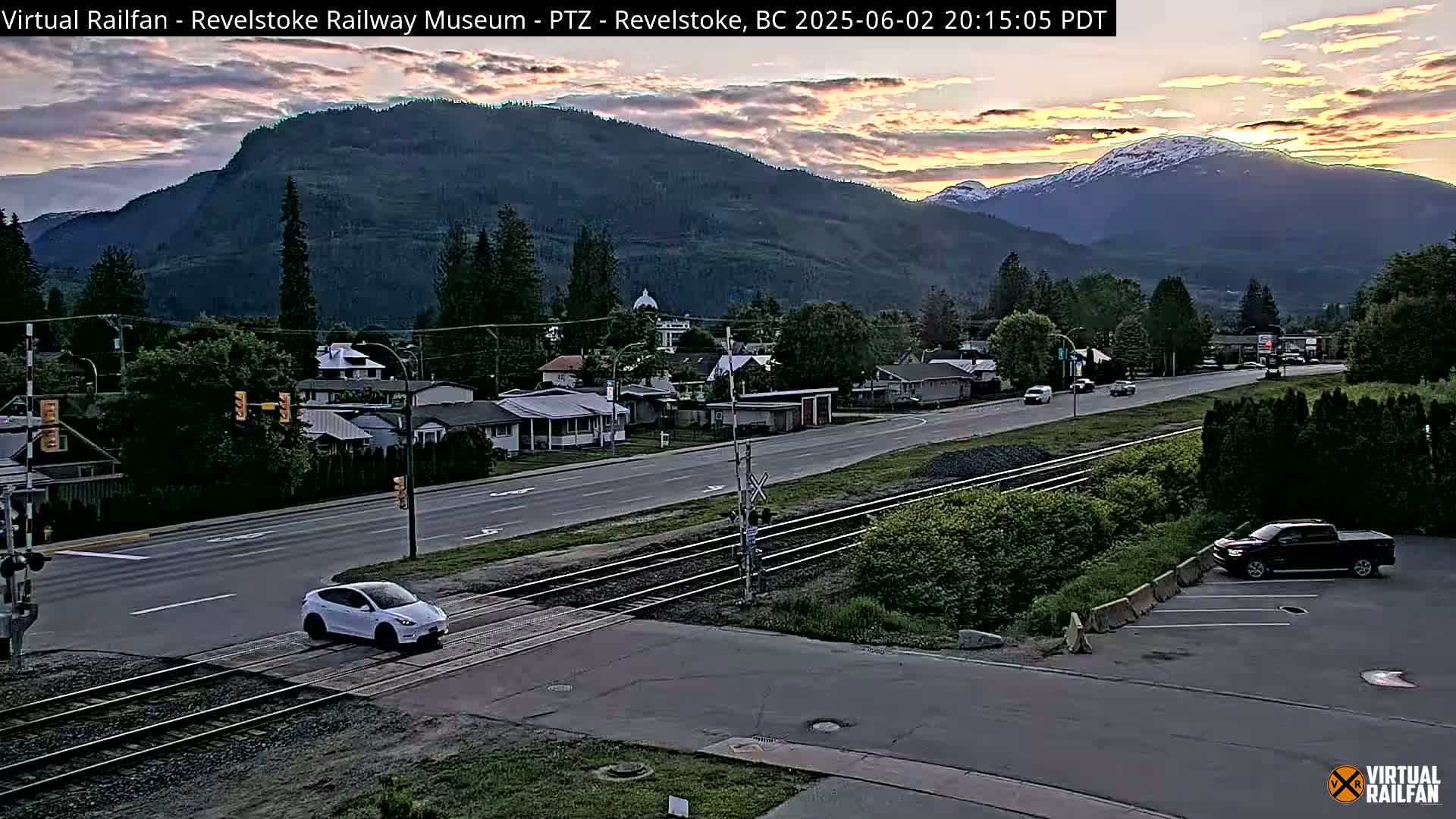 Revelstoke City & Canadian Pacific Railway Railroad Crossing Live Cam - Revelstoke, Columbia-Shuswap, British Columbia, Canada  PTZ | Virtual Railfan LIVE ! 2025-03-18 12:14