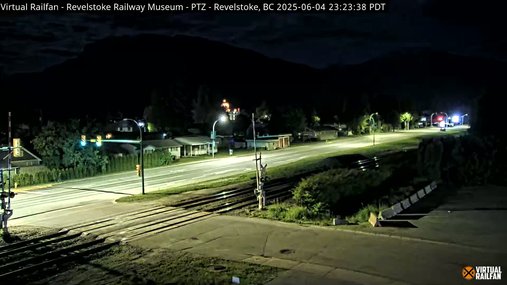 Revelstoke City & Canadian Pacific Railway Railroad Crossing Live Cam - Revelstoke, Columbia-Shuswap, British Columbia, Canada  PTZ | Virtual Railfan LIVE ! 2025-03-18 12:14