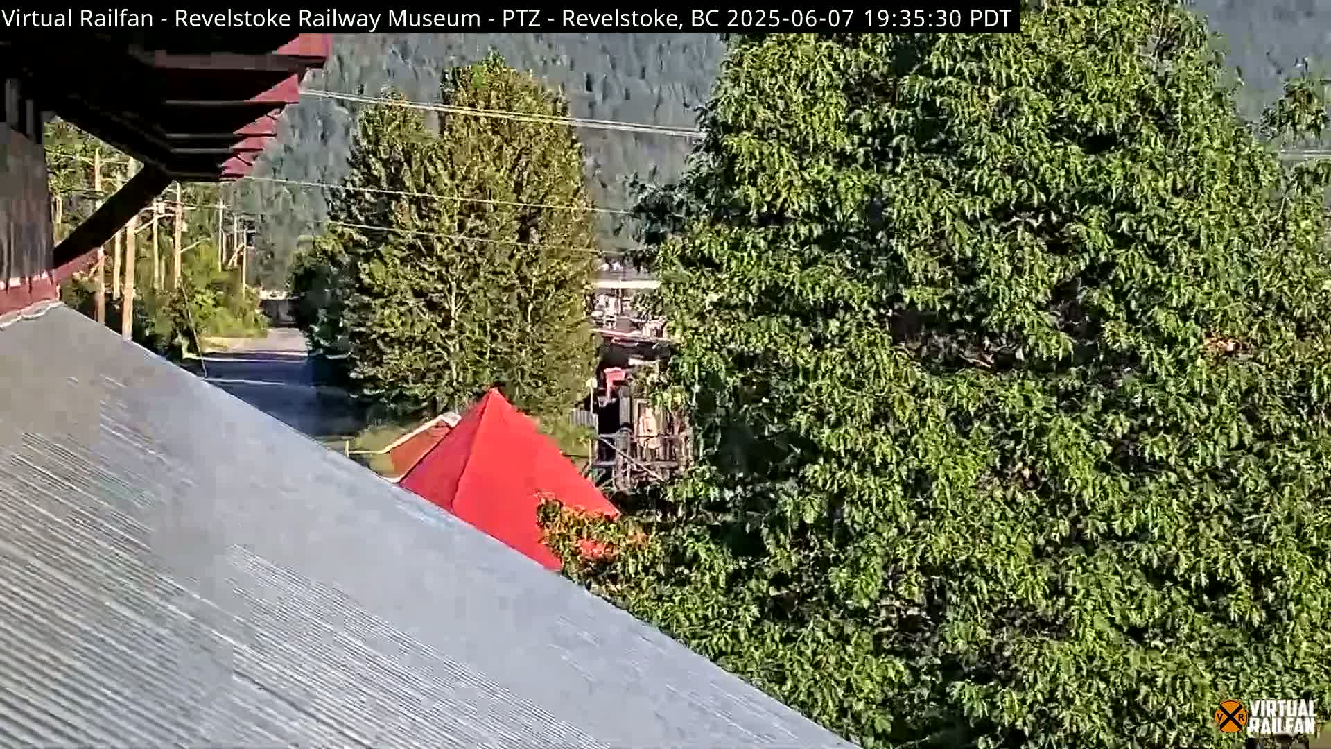 Revelstoke City & Canadian Pacific Railway Railroad Crossing Live Cam - Revelstoke, Columbia-Shuswap, British Columbia, Canada  PTZ | Virtual Railfan LIVE ! 2025-03-18 12:14