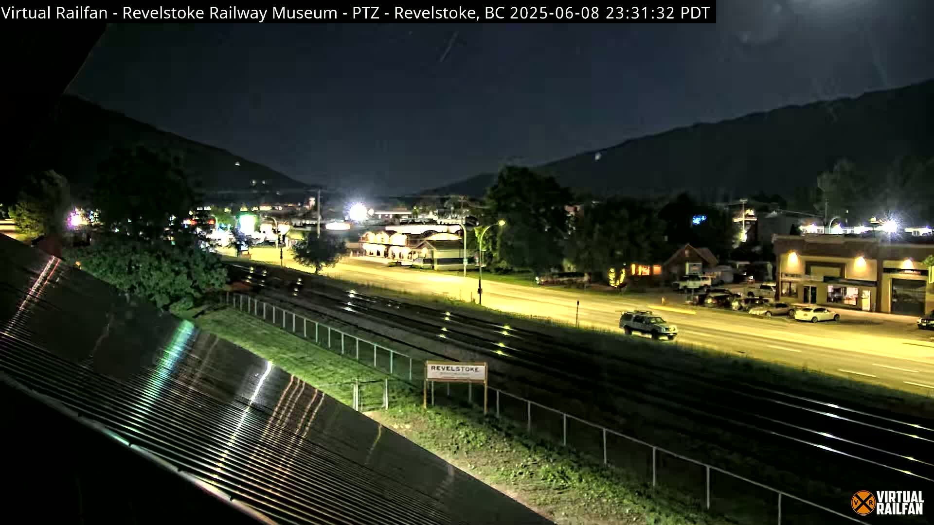 Revelstoke City & Canadian Pacific Railway Railroad Crossing Live Cam - Revelstoke, Columbia-Shuswap, British Columbia, Canada  PTZ | Virtual Railfan LIVE ! 2025-03-18 12:14