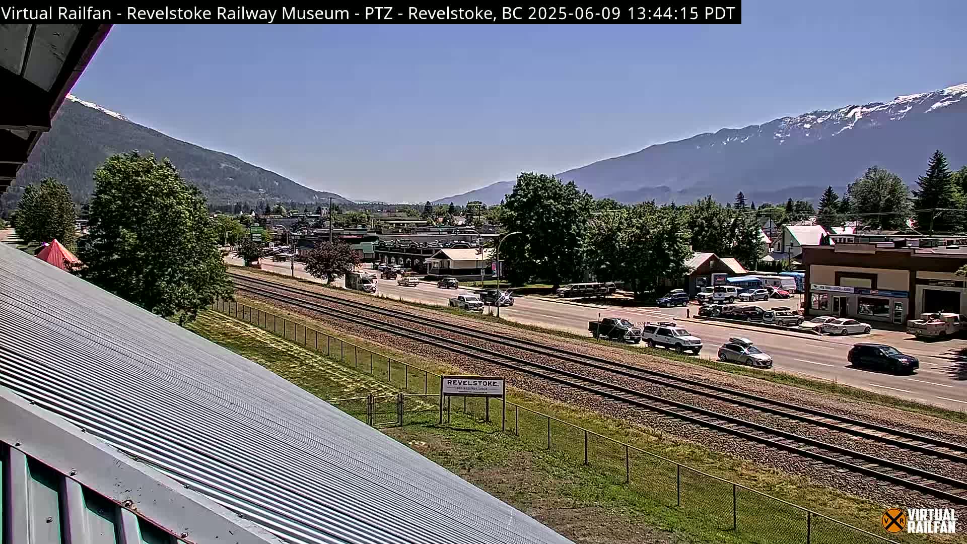 Revelstoke City & Canadian Pacific Railway Railroad Crossing Live Cam - Revelstoke, Columbia-Shuswap, British Columbia, Canada  PTZ | Virtual Railfan LIVE ! 2025-03-18 12:14