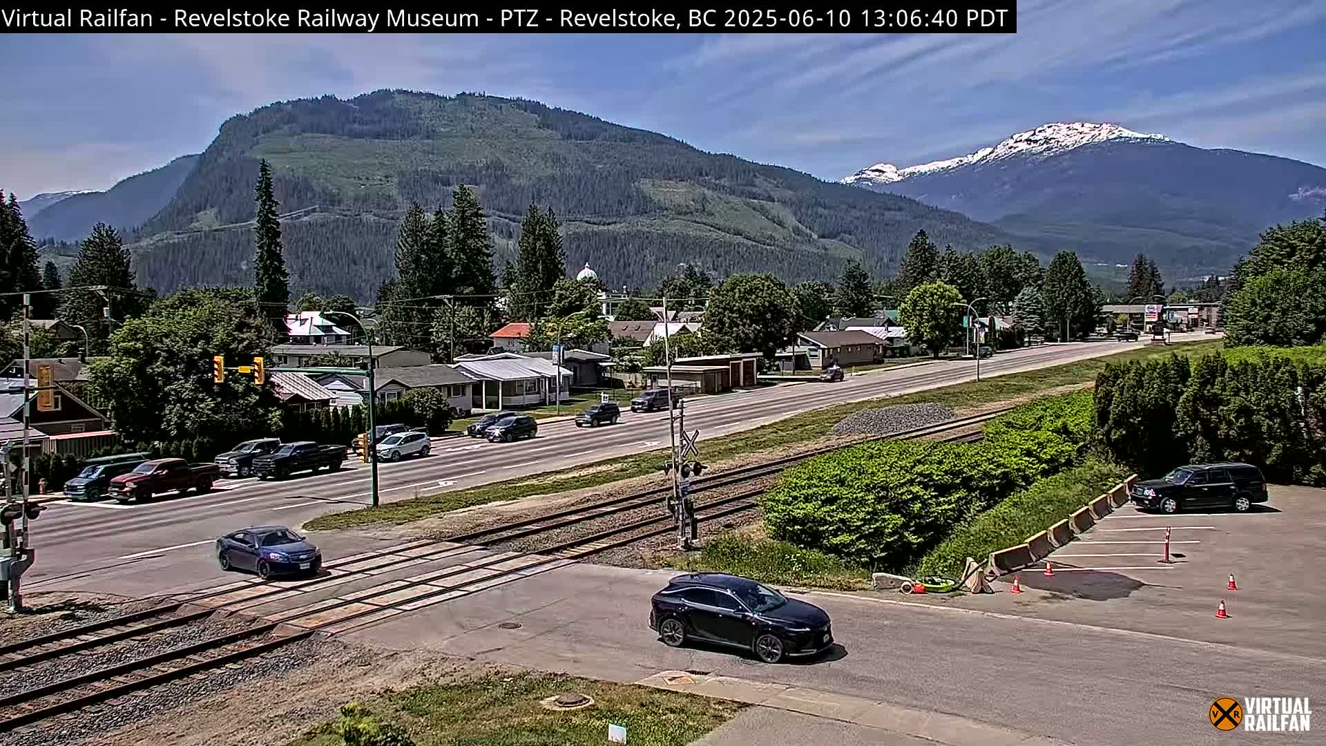Revelstoke City & Canadian Pacific Railway Railroad Crossing Live Cam - Revelstoke, Columbia-Shuswap, British Columbia, Canada  PTZ | Virtual Railfan LIVE ! 2025-03-18 12:14