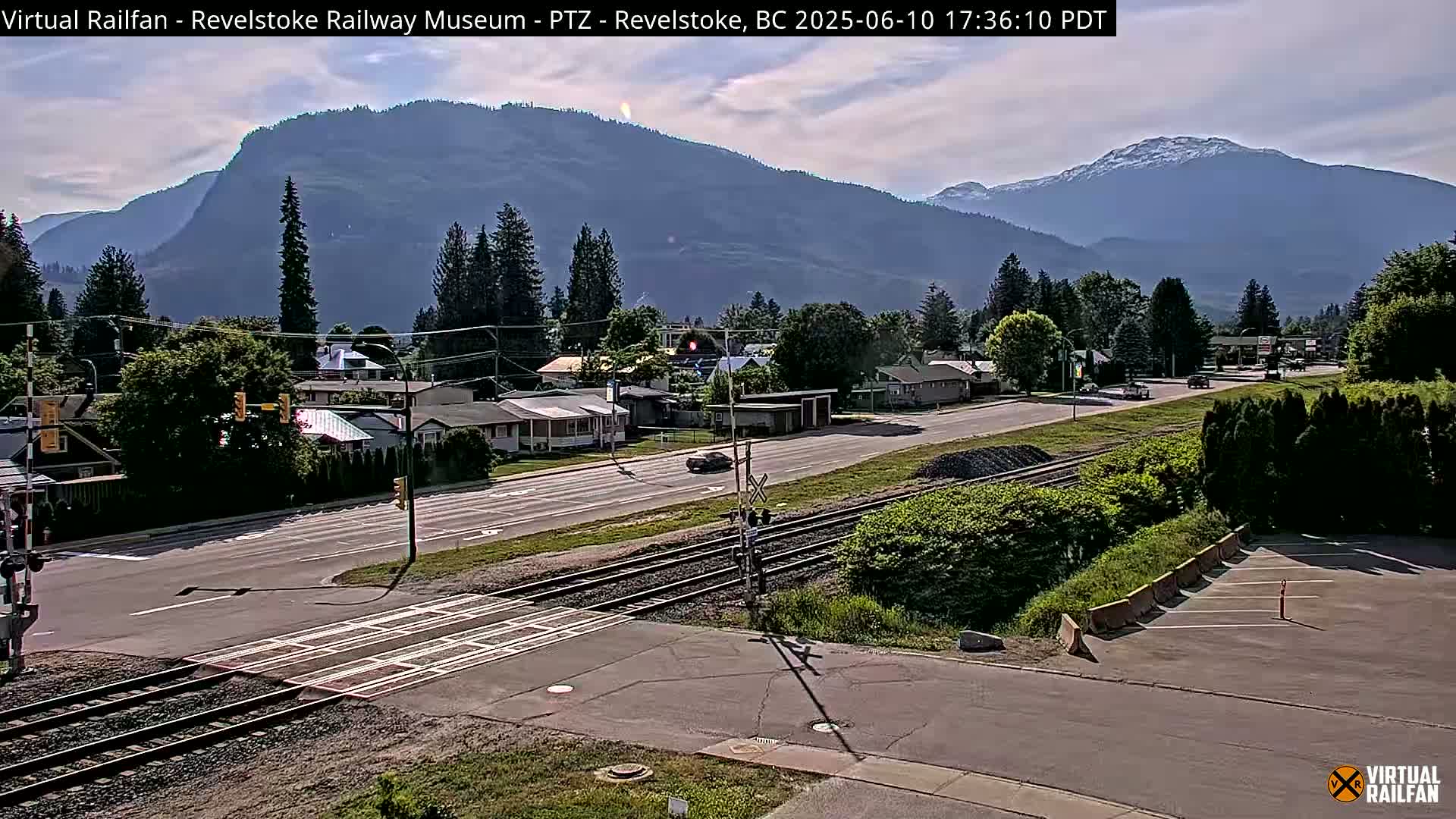 Revelstoke City & Canadian Pacific Railway Railroad Crossing Live Cam - Revelstoke, Columbia-Shuswap, British Columbia, Canada  PTZ | Virtual Railfan LIVE ! 2025-03-18 12:14