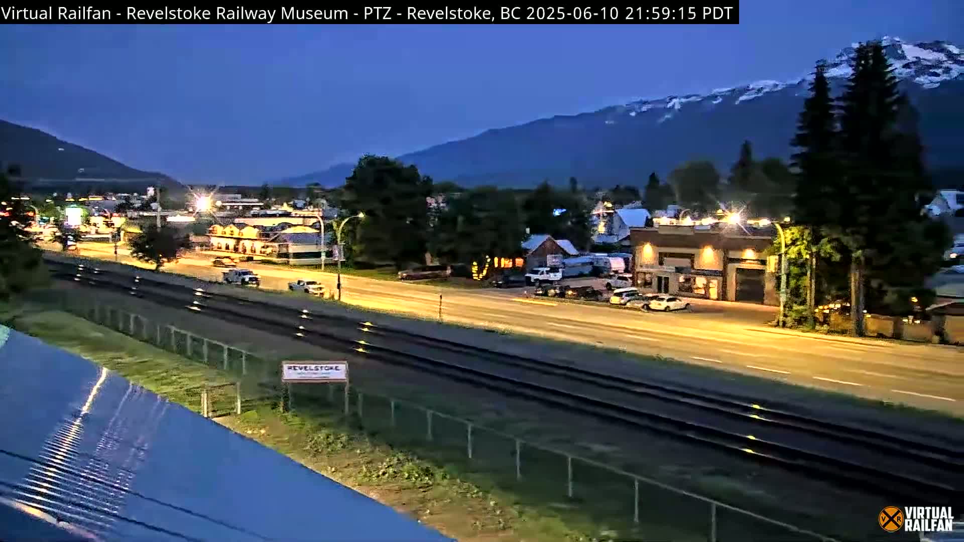 Revelstoke City & Canadian Pacific Railway Railroad Crossing Live Cam - Revelstoke, Columbia-Shuswap, British Columbia, Canada  PTZ | Virtual Railfan LIVE ! 2025-03-18 12:14