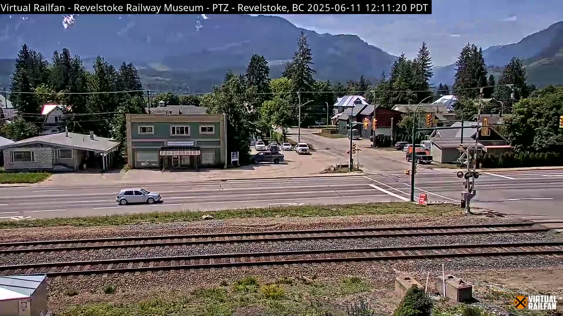 Revelstoke City & Canadian Pacific Railway Railroad Crossing Live Cam - Revelstoke, Columbia-Shuswap, British Columbia, Canada  PTZ | Virtual Railfan LIVE ! 2025-03-18 12:14