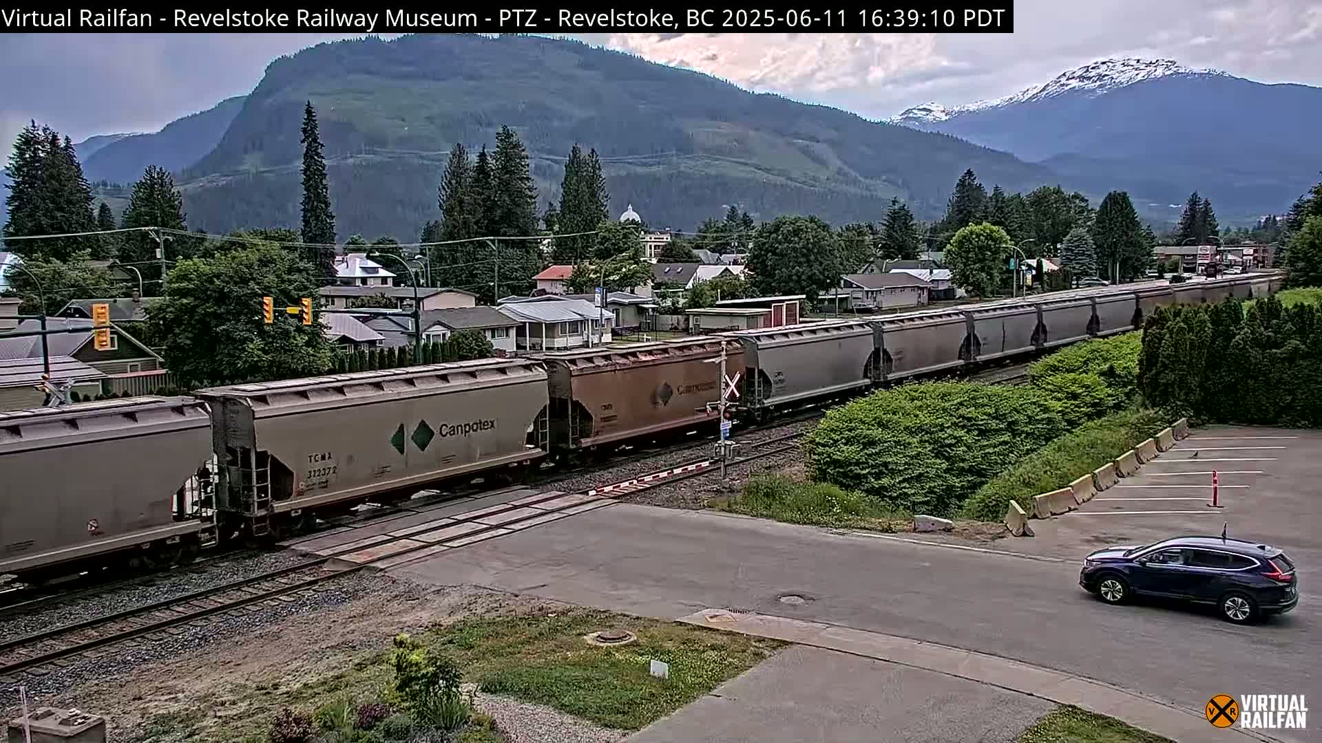 Revelstoke City & Canadian Pacific Railway Railroad Crossing Live Cam - Revelstoke, Columbia-Shuswap, British Columbia, Canada  PTZ | Virtual Railfan LIVE ! 2025-03-18 12:14