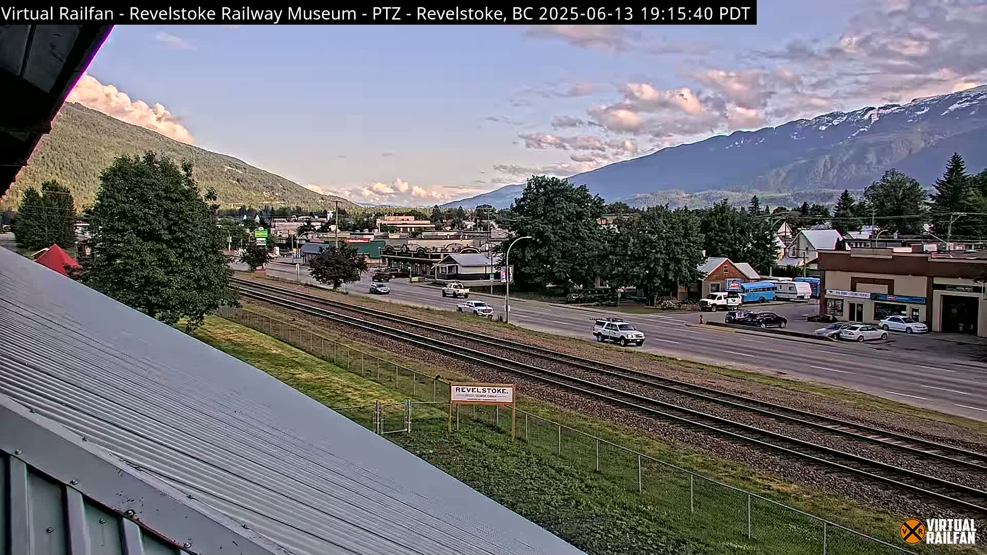 Revelstoke City & Canadian Pacific Railway Railroad Crossing Live Cam - Revelstoke, Columbia-Shuswap, British Columbia, Canada  PTZ | Virtual Railfan LIVE ! 2025-03-18 12:14