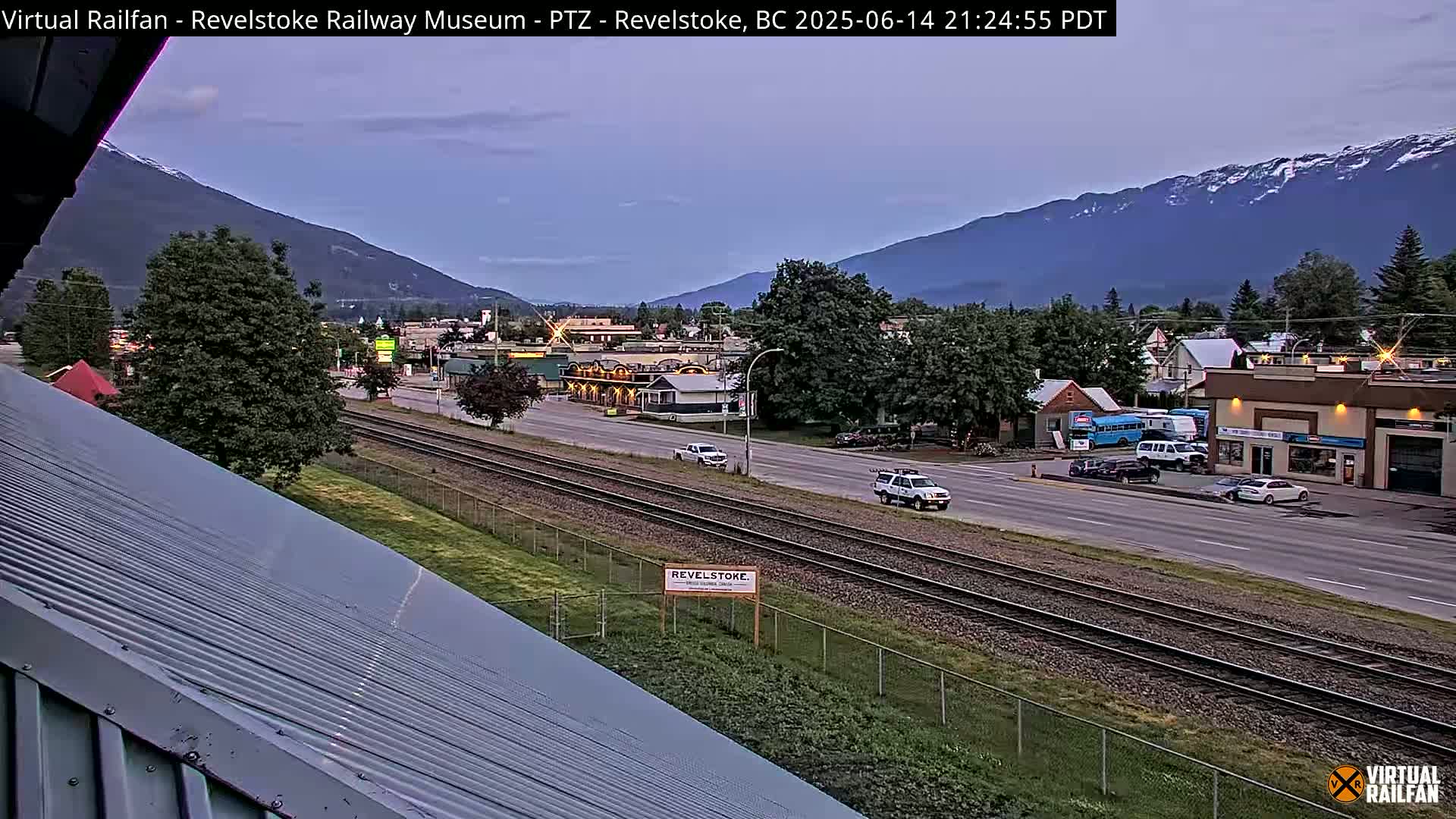 Revelstoke City & Canadian Pacific Railway Railroad Crossing Live Cam - Revelstoke, Columbia-Shuswap, British Columbia, Canada  PTZ | Virtual Railfan LIVE ! 2025-03-18 12:14