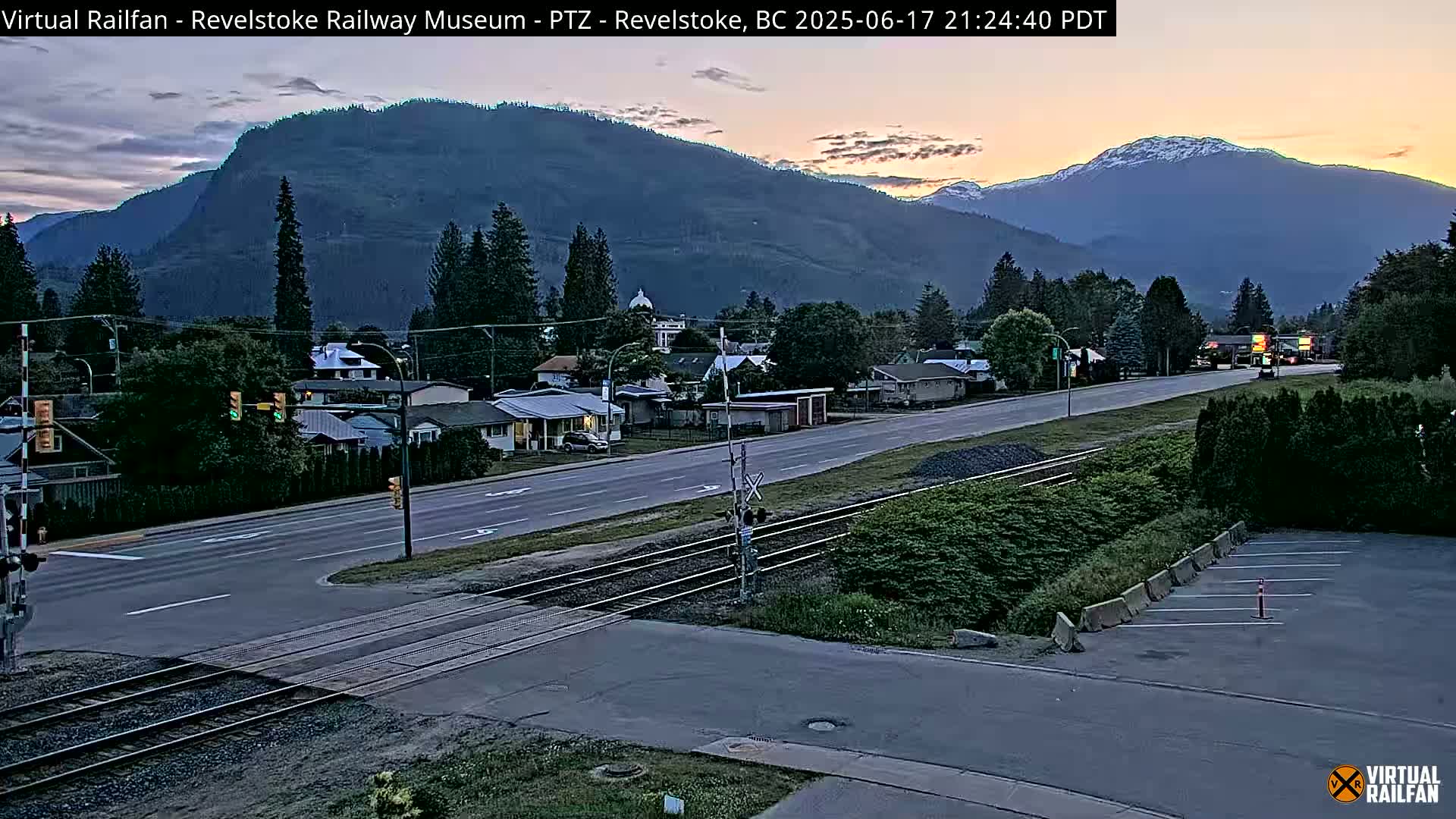 Revelstoke City & Canadian Pacific Railway Railroad Crossing Live Cam - Revelstoke, Columbia-Shuswap, British Columbia, Canada  PTZ | Virtual Railfan LIVE ! 2025-03-18 12:14
