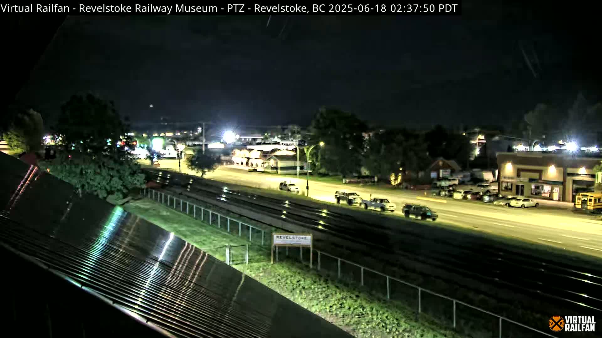 Revelstoke City & Canadian Pacific Railway Railroad Crossing Live Cam - Revelstoke, Columbia-Shuswap, British Columbia, Canada  PTZ | Virtual Railfan LIVE ! 2025-03-18 12:14