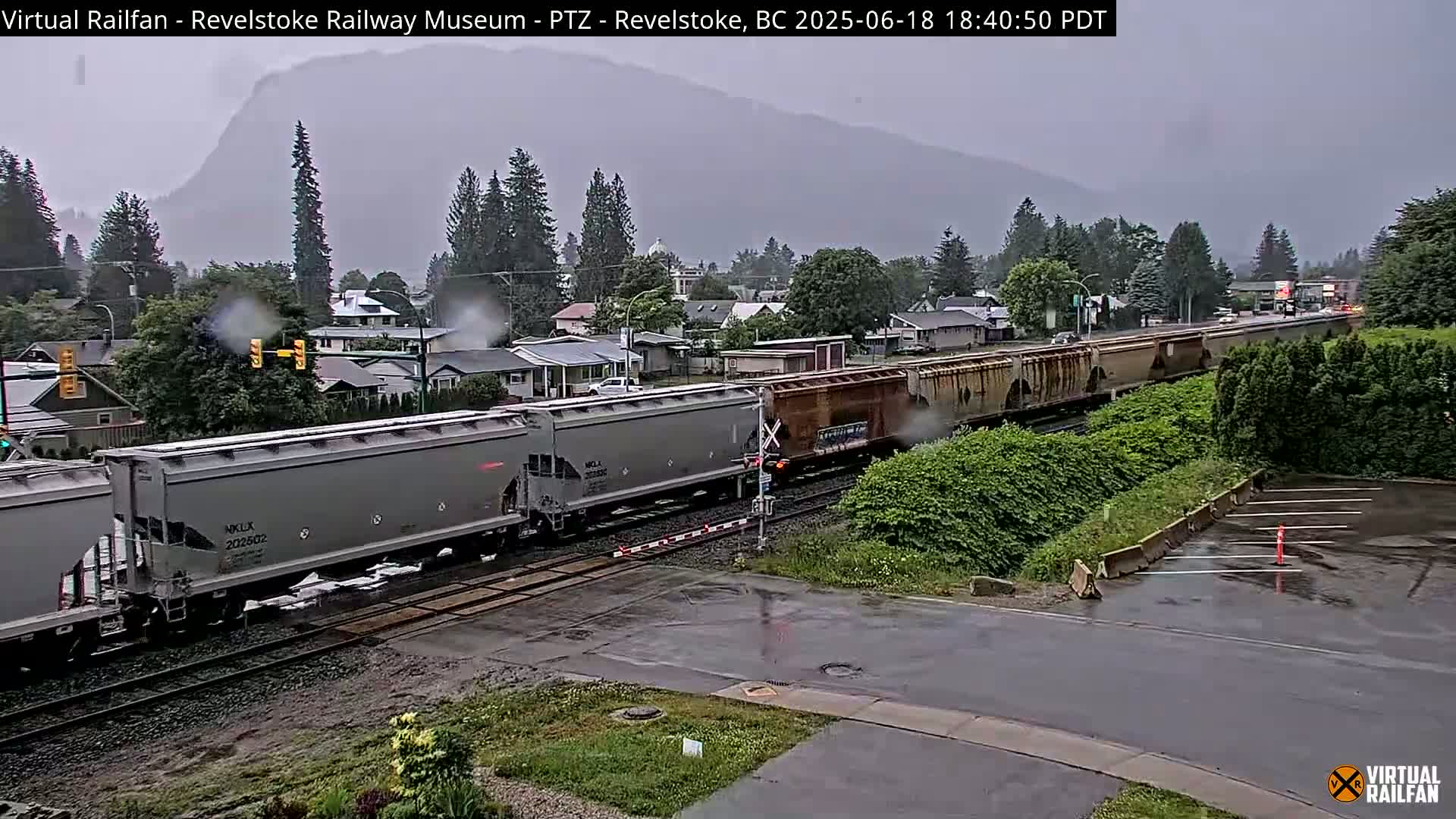 Revelstoke City & Canadian Pacific Railway Railroad Crossing Live Cam - Revelstoke, Columbia-Shuswap, British Columbia, Canada  PTZ | Virtual Railfan LIVE ! 2025-03-18 12:14