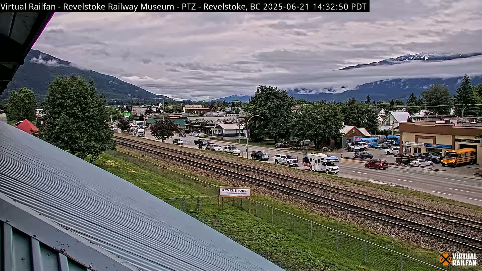 Revelstoke City & Canadian Pacific Railway Railroad Crossing Live Cam - Revelstoke, Columbia-Shuswap, British Columbia, Canada  PTZ | Virtual Railfan LIVE ! 2025-03-18 12:14