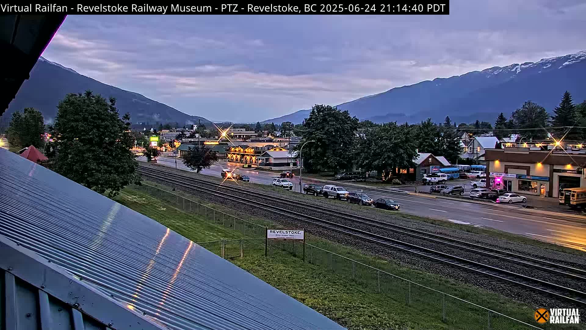 Revelstoke City & Canadian Pacific Railway Railroad Crossing Live Cam - Revelstoke, Columbia-Shuswap, British Columbia, Canada  PTZ | Virtual Railfan LIVE ! 2025-03-18 12:14