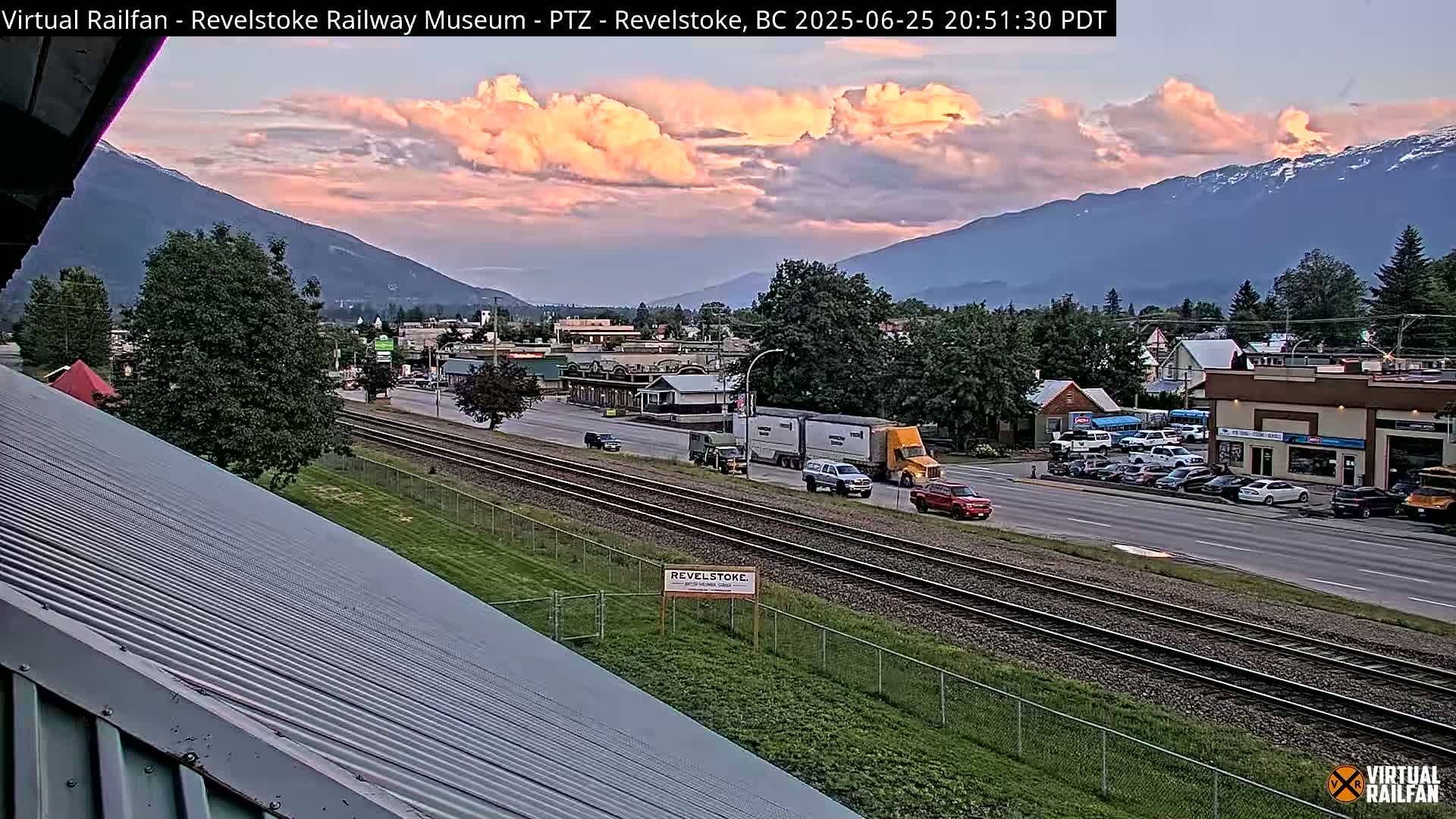 Revelstoke City & Canadian Pacific Railway Railroad Crossing Live Cam - Revelstoke, Columbia-Shuswap, British Columbia, Canada  PTZ | Virtual Railfan LIVE ! 2025-03-18 12:14