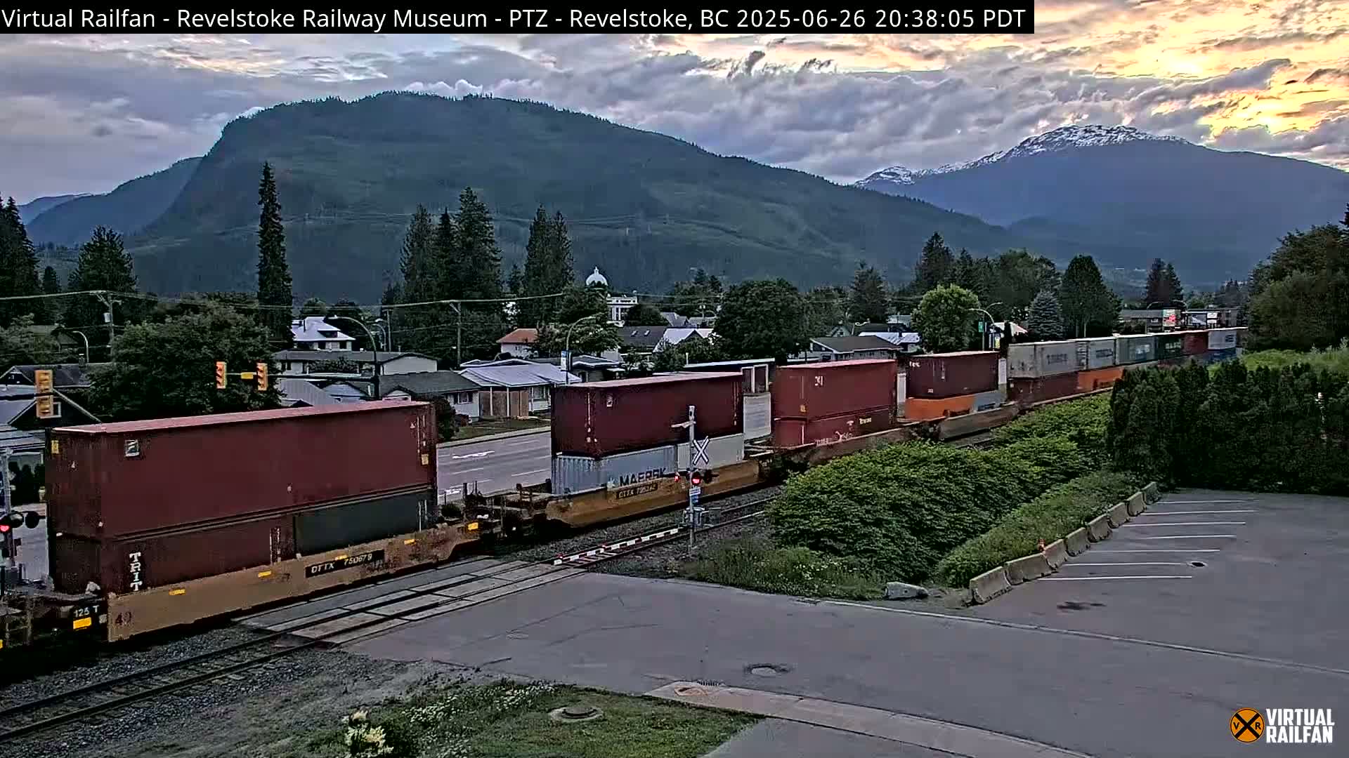 Revelstoke City & Canadian Pacific Railway Railroad Crossing Live Cam - Revelstoke, Columbia-Shuswap, British Columbia, Canada  PTZ | Virtual Railfan LIVE ! 2025-03-18 12:14