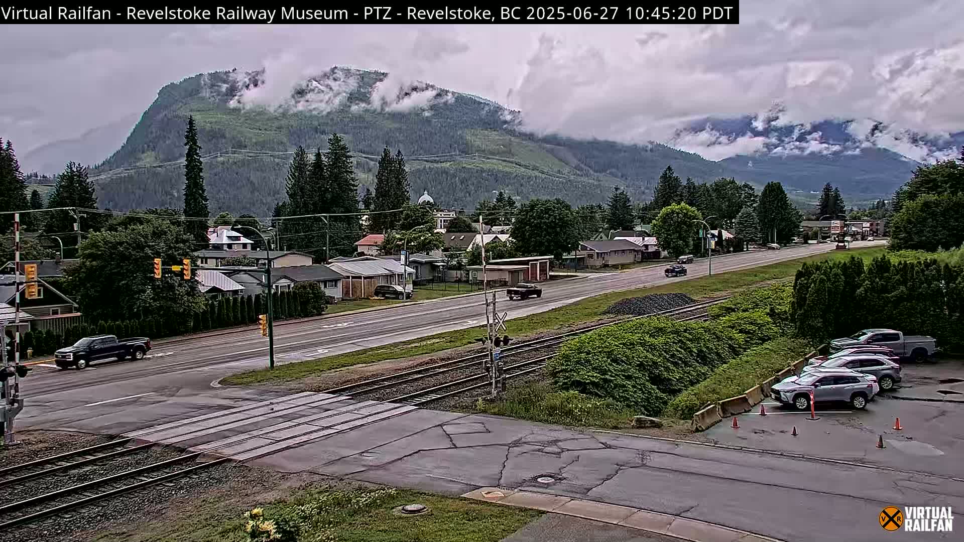 Revelstoke City & Canadian Pacific Railway Railroad Crossing Live Cam - Revelstoke, Columbia-Shuswap, British Columbia, Canada  PTZ | Virtual Railfan LIVE ! 2025-03-18 12:14
