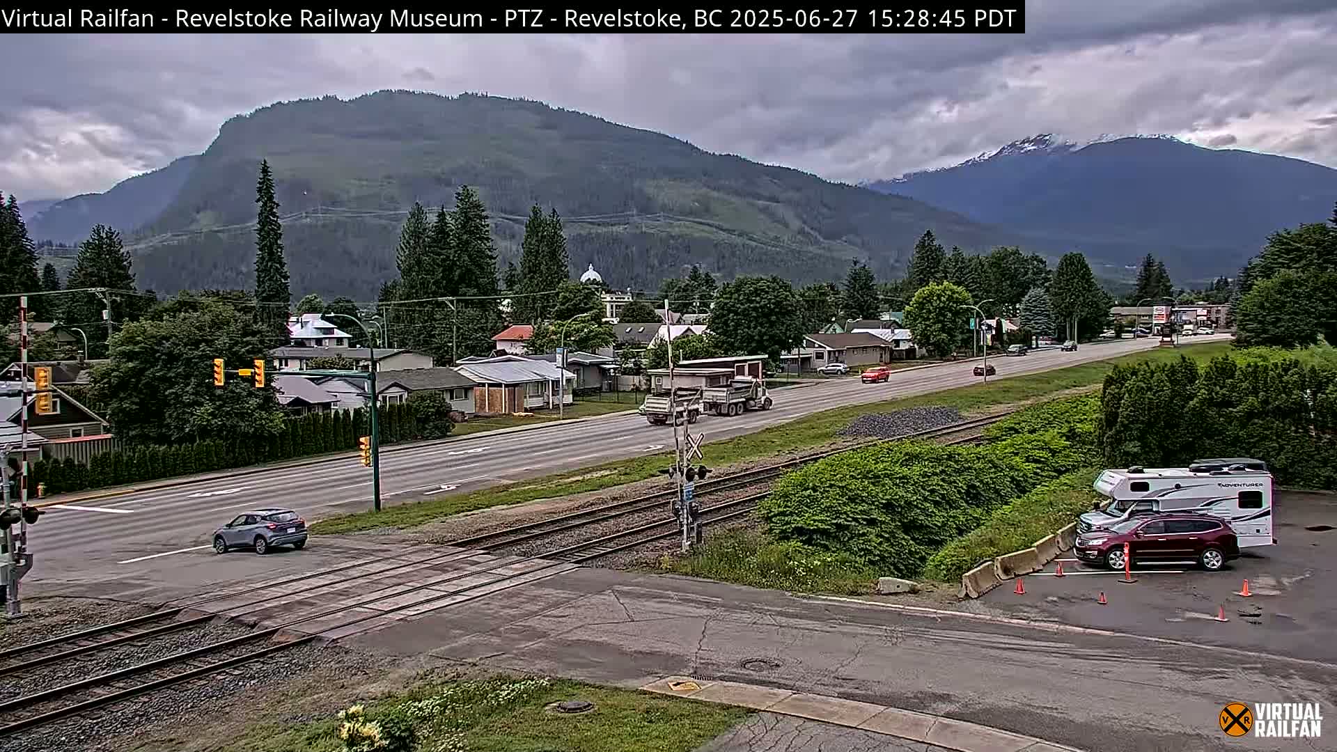 Revelstoke City & Canadian Pacific Railway Railroad Crossing Live Cam - Revelstoke, Columbia-Shuswap, British Columbia, Canada  PTZ | Virtual Railfan LIVE ! 2025-03-18 12:14