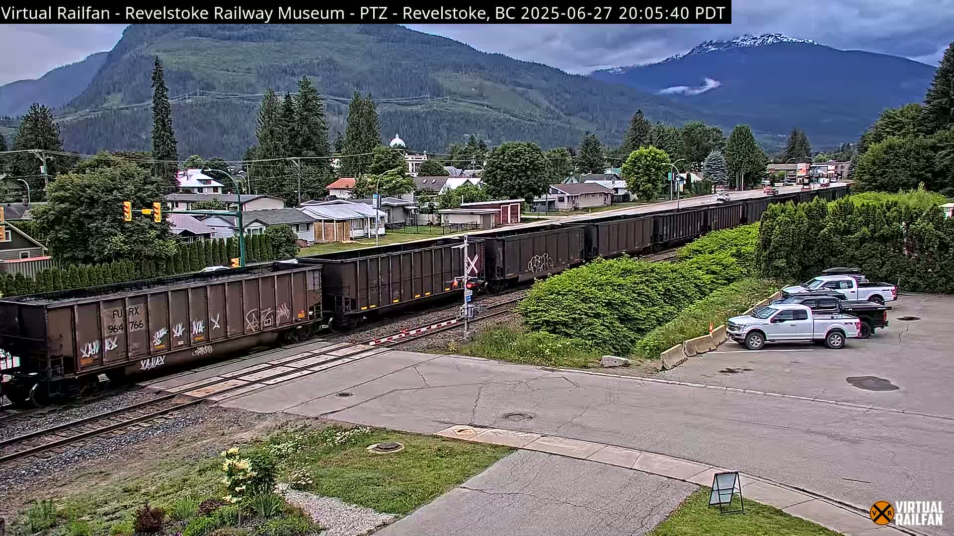 Revelstoke City & Canadian Pacific Railway Railroad Crossing Live Cam - Revelstoke, Columbia-Shuswap, British Columbia, Canada  PTZ | Virtual Railfan LIVE ! 2025-03-18 12:14