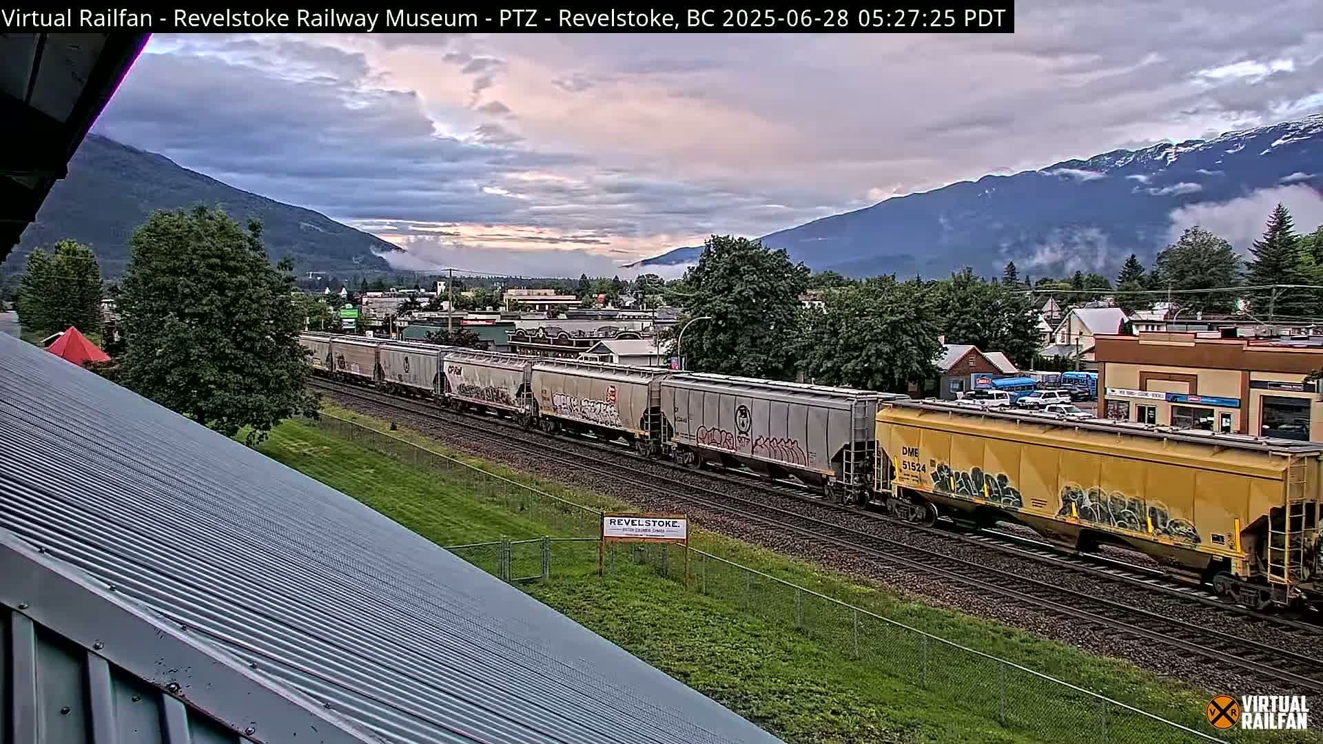 Revelstoke City & Canadian Pacific Railway Railroad Crossing Live Cam - Revelstoke, Columbia-Shuswap, British Columbia, Canada  PTZ | Virtual Railfan LIVE ! 2025-03-18 12:14