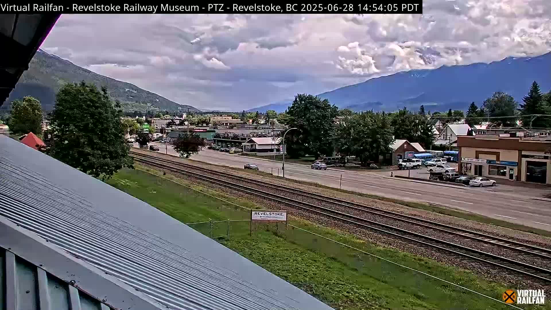 Revelstoke City & Canadian Pacific Railway Railroad Crossing Live Cam - Revelstoke, Columbia-Shuswap, British Columbia, Canada  PTZ | Virtual Railfan LIVE ! 2025-03-18 12:14