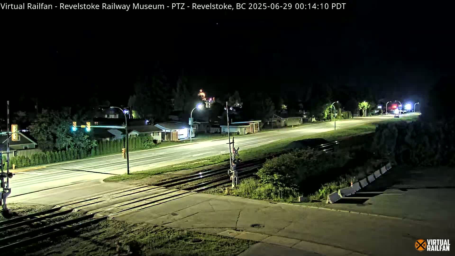 Revelstoke City & Canadian Pacific Railway Railroad Crossing Live Cam - Revelstoke, Columbia-Shuswap, British Columbia, Canada  PTZ | Virtual Railfan LIVE ! 2025-03-18 12:14