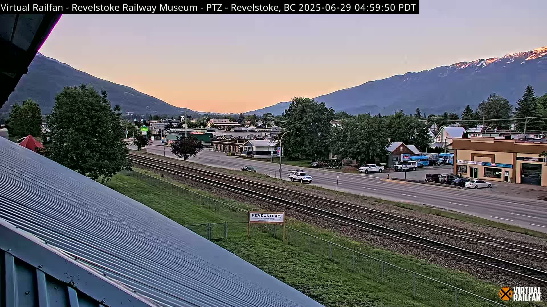 Revelstoke City & Canadian Pacific Railway Railroad Crossing Live Cam - Revelstoke, Columbia-Shuswap, British Columbia, Canada  PTZ | Virtual Railfan LIVE ! 2025-03-18 12:14
