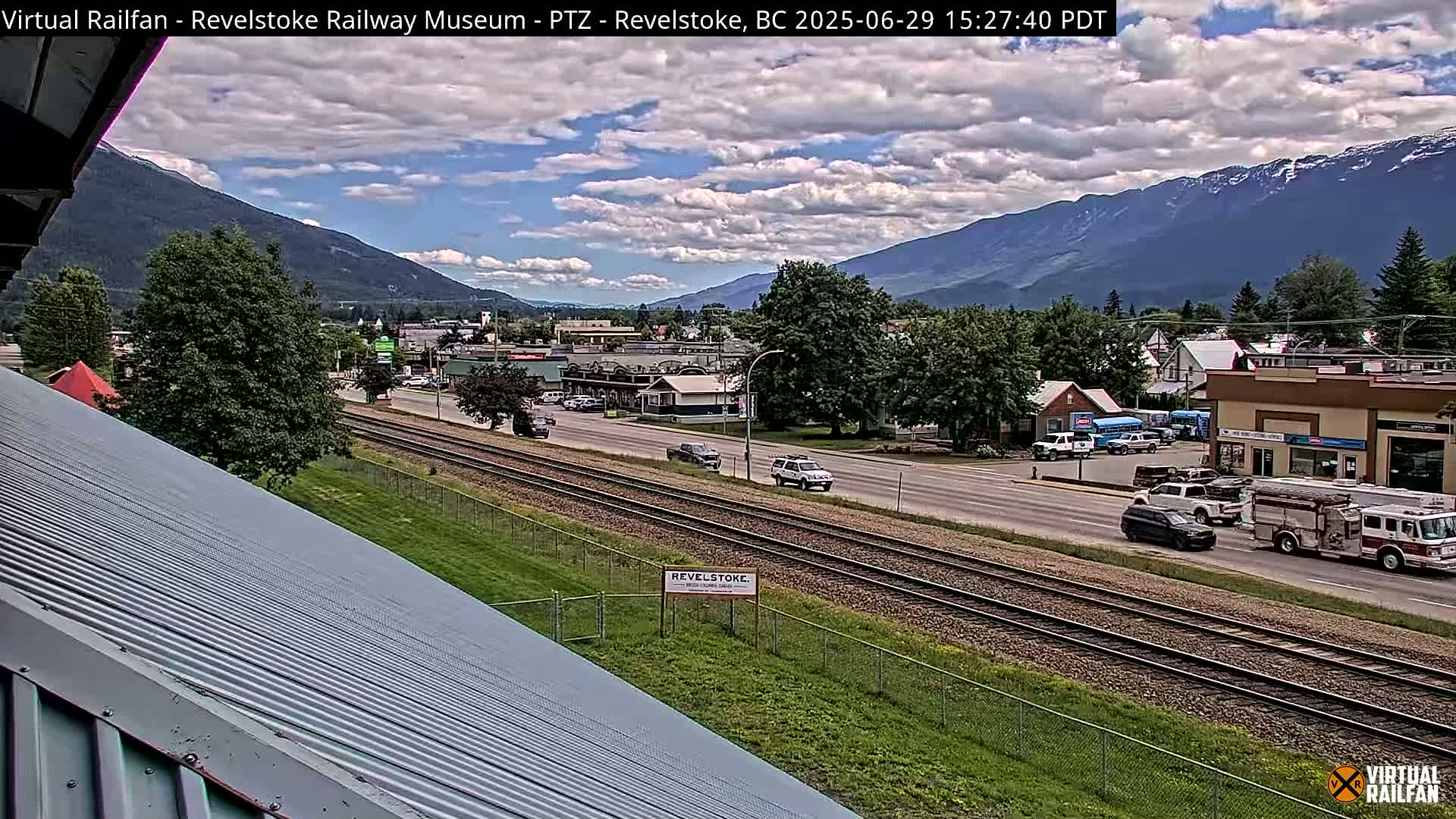 Revelstoke City & Canadian Pacific Railway Railroad Crossing Live Cam - Revelstoke, Columbia-Shuswap, British Columbia, Canada  PTZ | Virtual Railfan LIVE ! 2025-03-18 12:14