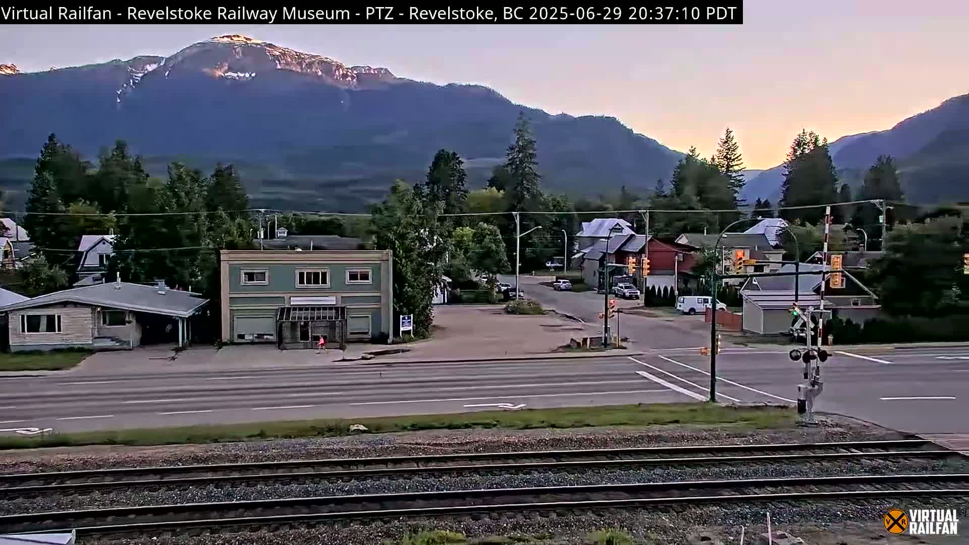 Revelstoke City & Canadian Pacific Railway Railroad Crossing Live Cam - Revelstoke, Columbia-Shuswap, British Columbia, Canada  PTZ | Virtual Railfan LIVE ! 2025-03-18 12:14