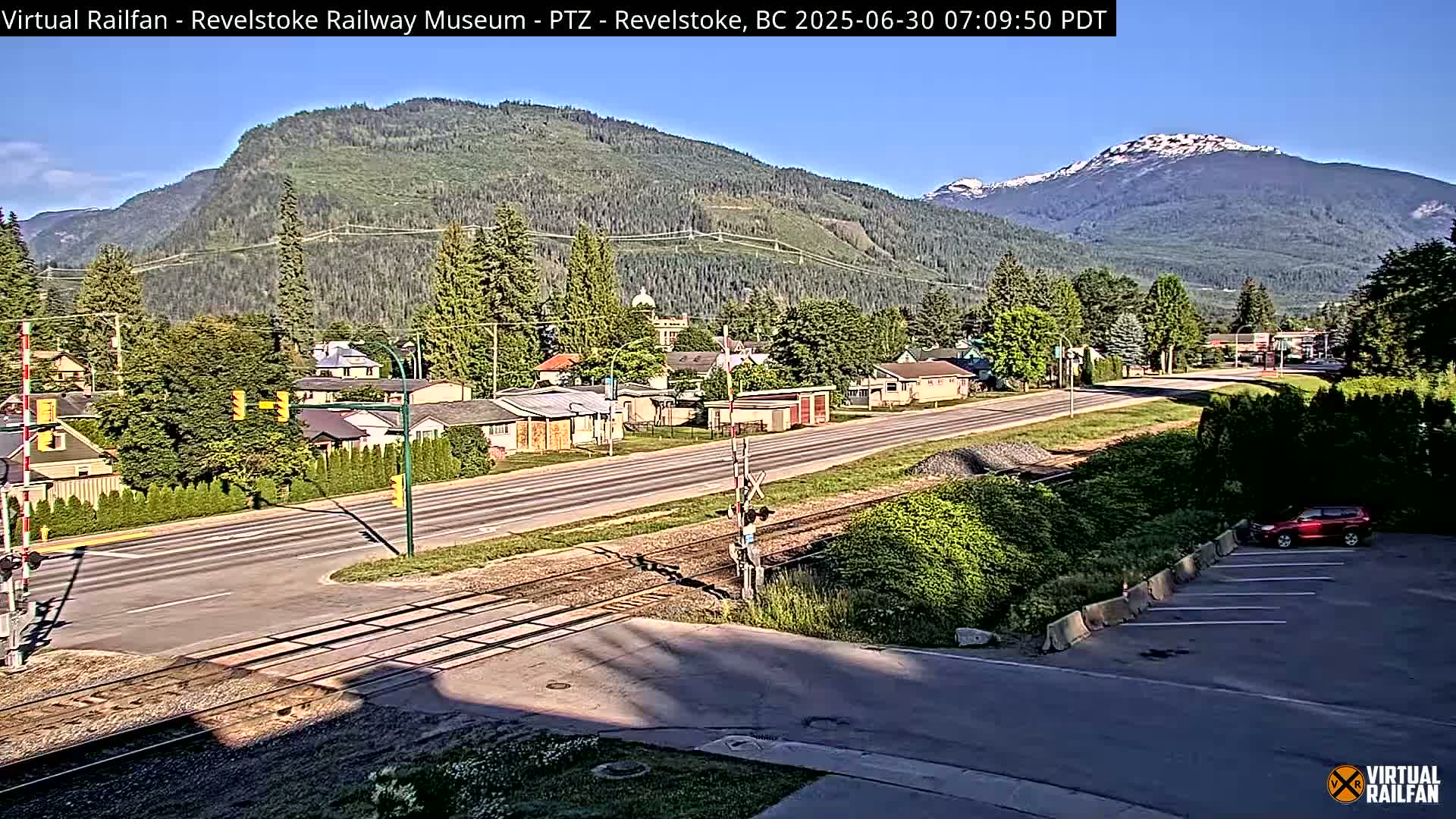 Revelstoke City & Canadian Pacific Railway Railroad Crossing Live Cam - Revelstoke, Columbia-Shuswap, British Columbia, Canada  PTZ | Virtual Railfan LIVE ! 2025-03-18 12:14