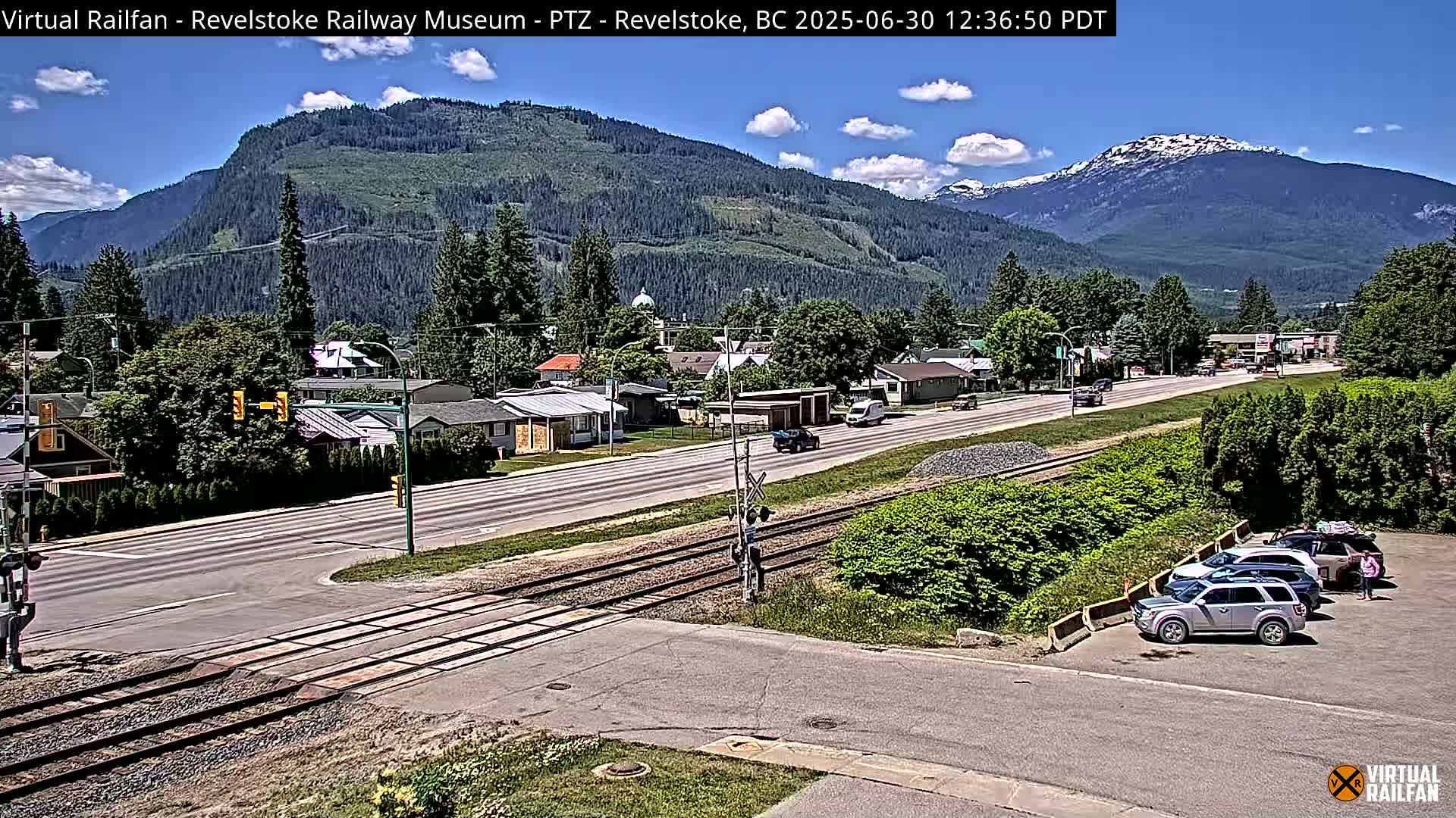 Revelstoke City & Canadian Pacific Railway Railroad Crossing Live Cam - Revelstoke, Columbia-Shuswap, British Columbia, Canada  PTZ | Virtual Railfan LIVE ! 2025-03-18 12:14