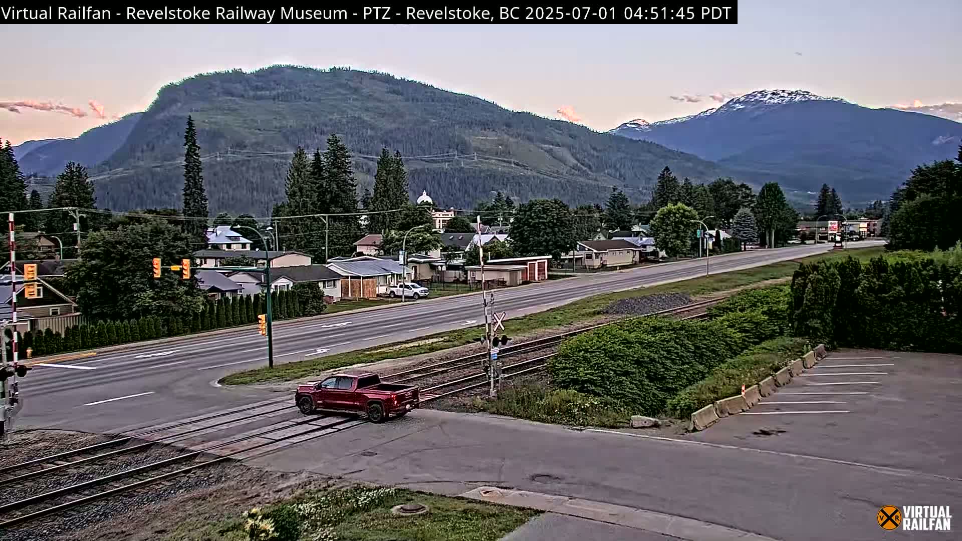 Revelstoke City & Canadian Pacific Railway Railroad Crossing Live Cam - Revelstoke, Columbia-Shuswap, British Columbia, Canada  PTZ | Virtual Railfan LIVE ! 2025-03-18 12:14