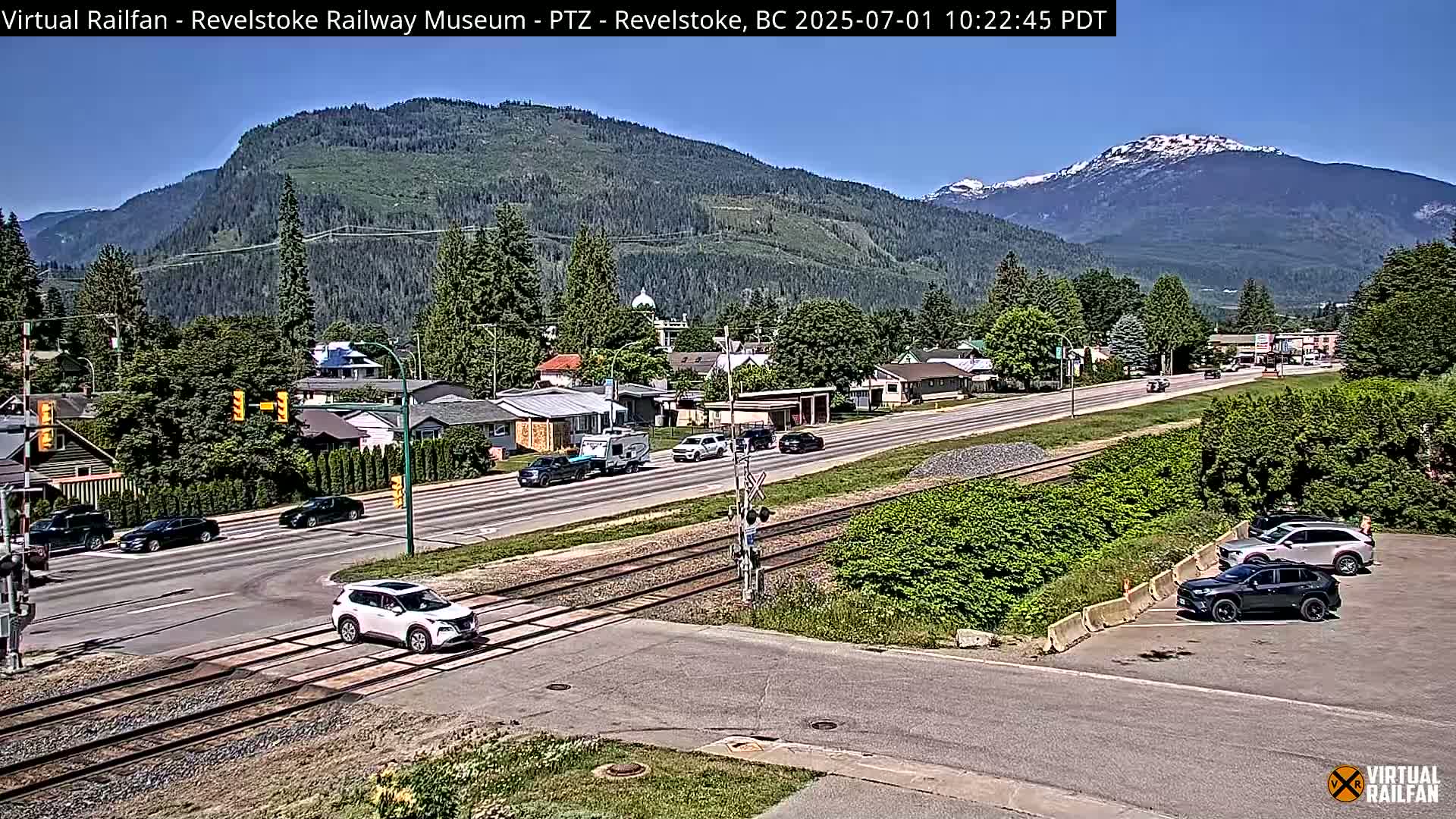 Revelstoke City & Canadian Pacific Railway Railroad Crossing Live Cam - Revelstoke, Columbia-Shuswap, British Columbia, Canada  PTZ | Virtual Railfan LIVE ! 2025-03-18 12:14