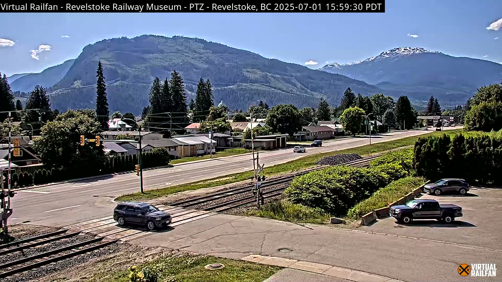 Revelstoke City & Canadian Pacific Railway Railroad Crossing Live Cam - Revelstoke, Columbia-Shuswap, British Columbia, Canada  PTZ | Virtual Railfan LIVE ! 2025-03-18 12:14