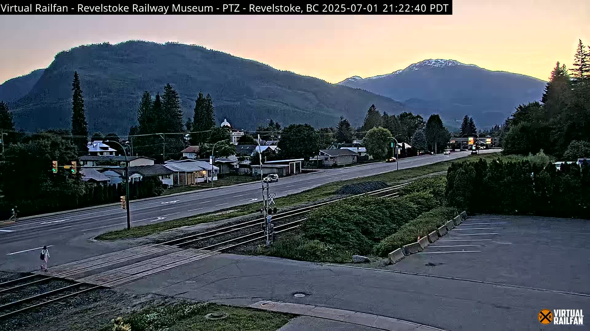 Revelstoke City & Canadian Pacific Railway Railroad Crossing Live Cam - Revelstoke, Columbia-Shuswap, British Columbia, Canada  PTZ | Virtual Railfan LIVE ! 2025-03-18 12:14