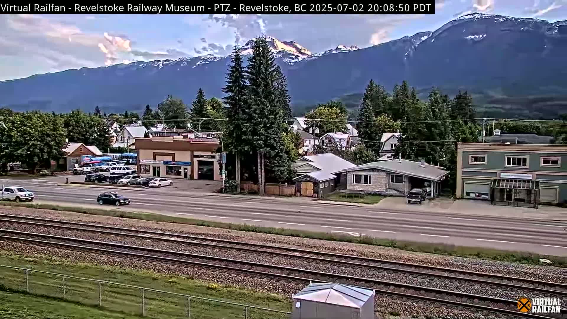 Revelstoke City & Canadian Pacific Railway Railroad Crossing Live Cam - Revelstoke, Columbia-Shuswap, British Columbia, Canada  PTZ | Virtual Railfan LIVE ! 2025-03-18 12:14