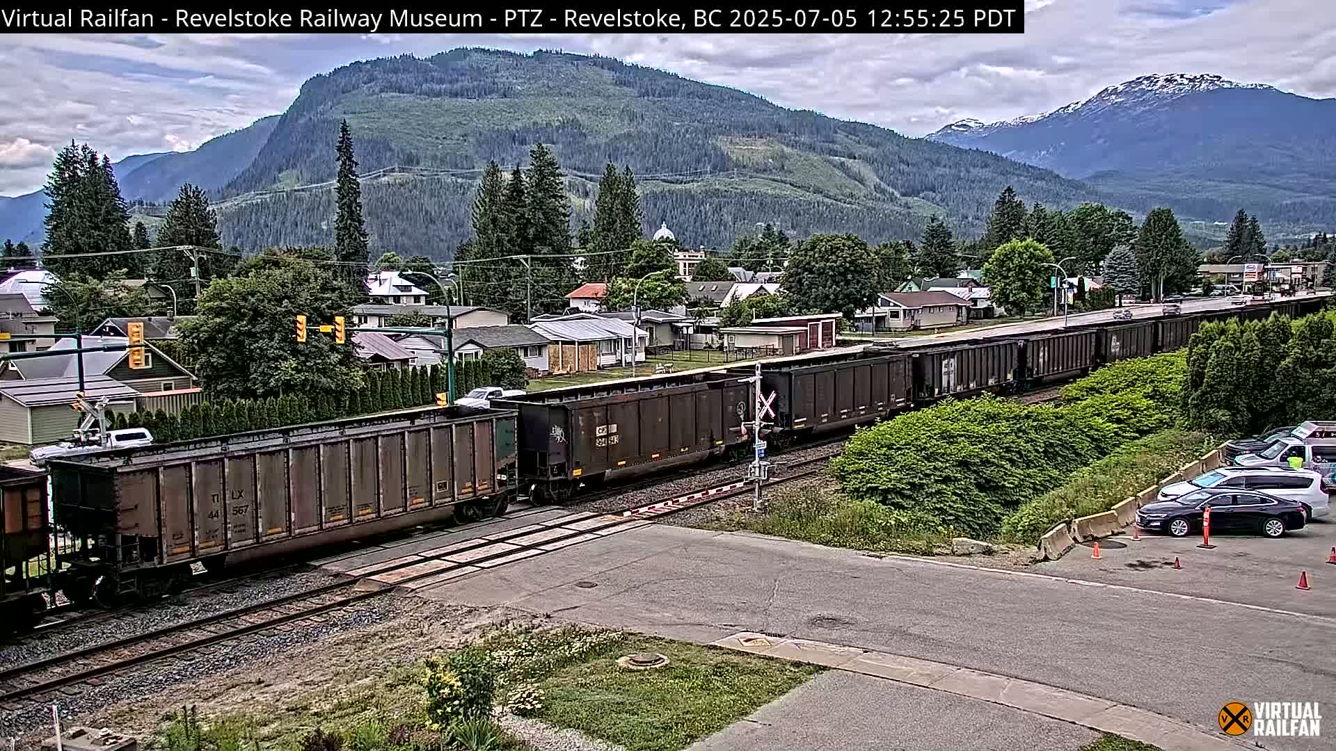 Revelstoke City & Canadian Pacific Railway Railroad Crossing Live Cam - Revelstoke, Columbia-Shuswap, British Columbia, Canada  PTZ | Virtual Railfan LIVE ! 2025-03-18 12:14