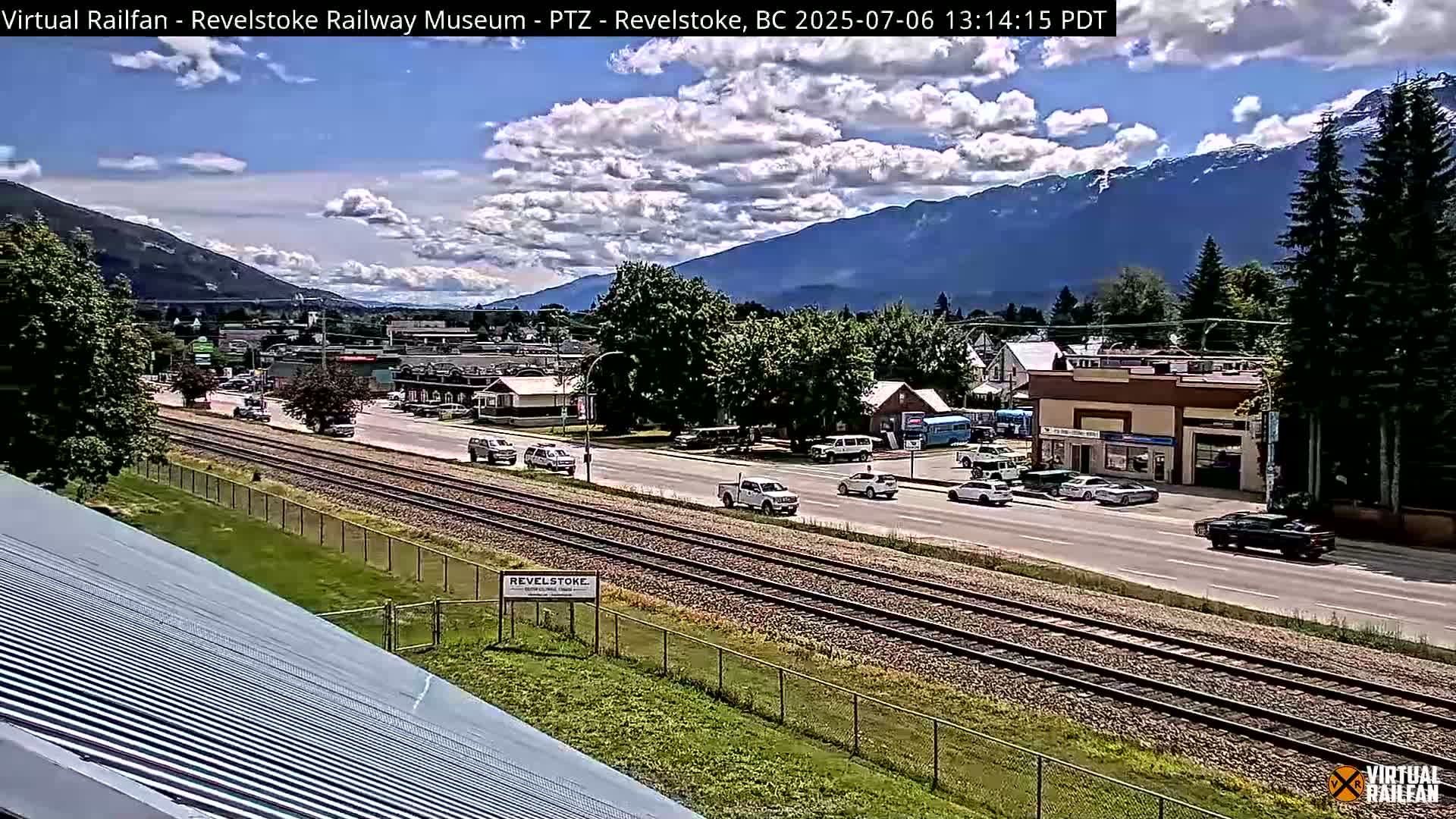 Revelstoke City & Canadian Pacific Railway Railroad Crossing Live Cam - Revelstoke, Columbia-Shuswap, British Columbia, Canada  PTZ | Virtual Railfan LIVE ! 2025-03-18 12:14