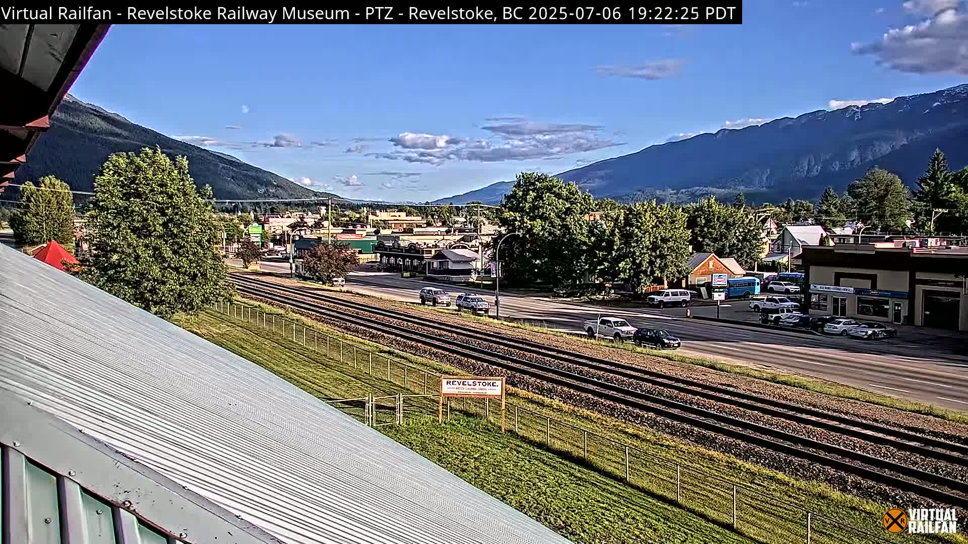 Revelstoke City & Canadian Pacific Railway Railroad Crossing Live Cam - Revelstoke, Columbia-Shuswap, British Columbia, Canada  PTZ | Virtual Railfan LIVE ! 2025-03-18 12:14