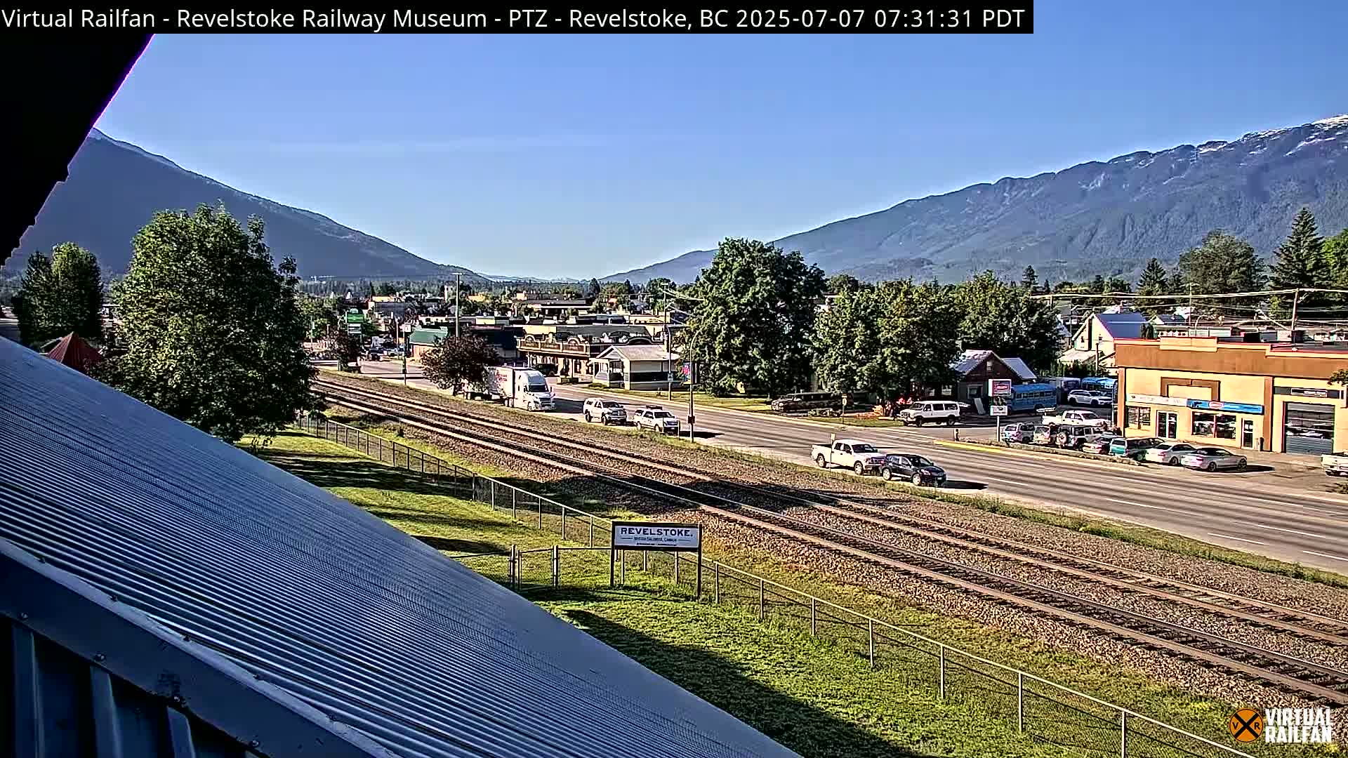 Revelstoke City & Canadian Pacific Railway Railroad Crossing Live Cam - Revelstoke, Columbia-Shuswap, British Columbia, Canada  PTZ | Virtual Railfan LIVE ! 2025-03-18 12:14