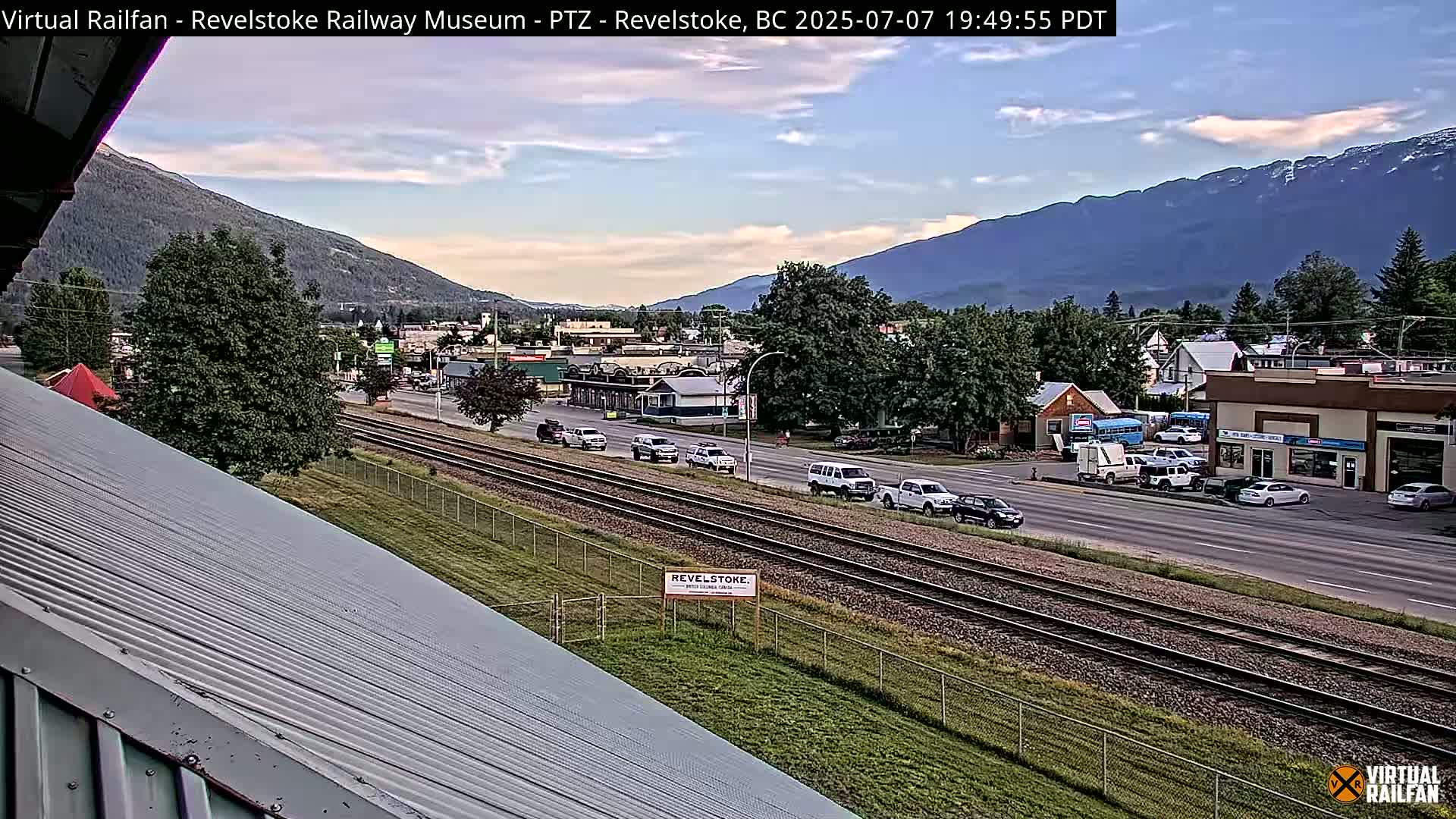 Revelstoke City & Canadian Pacific Railway Railroad Crossing Live Cam - Revelstoke, Columbia-Shuswap, British Columbia, Canada  PTZ | Virtual Railfan LIVE ! 2025-03-18 12:14