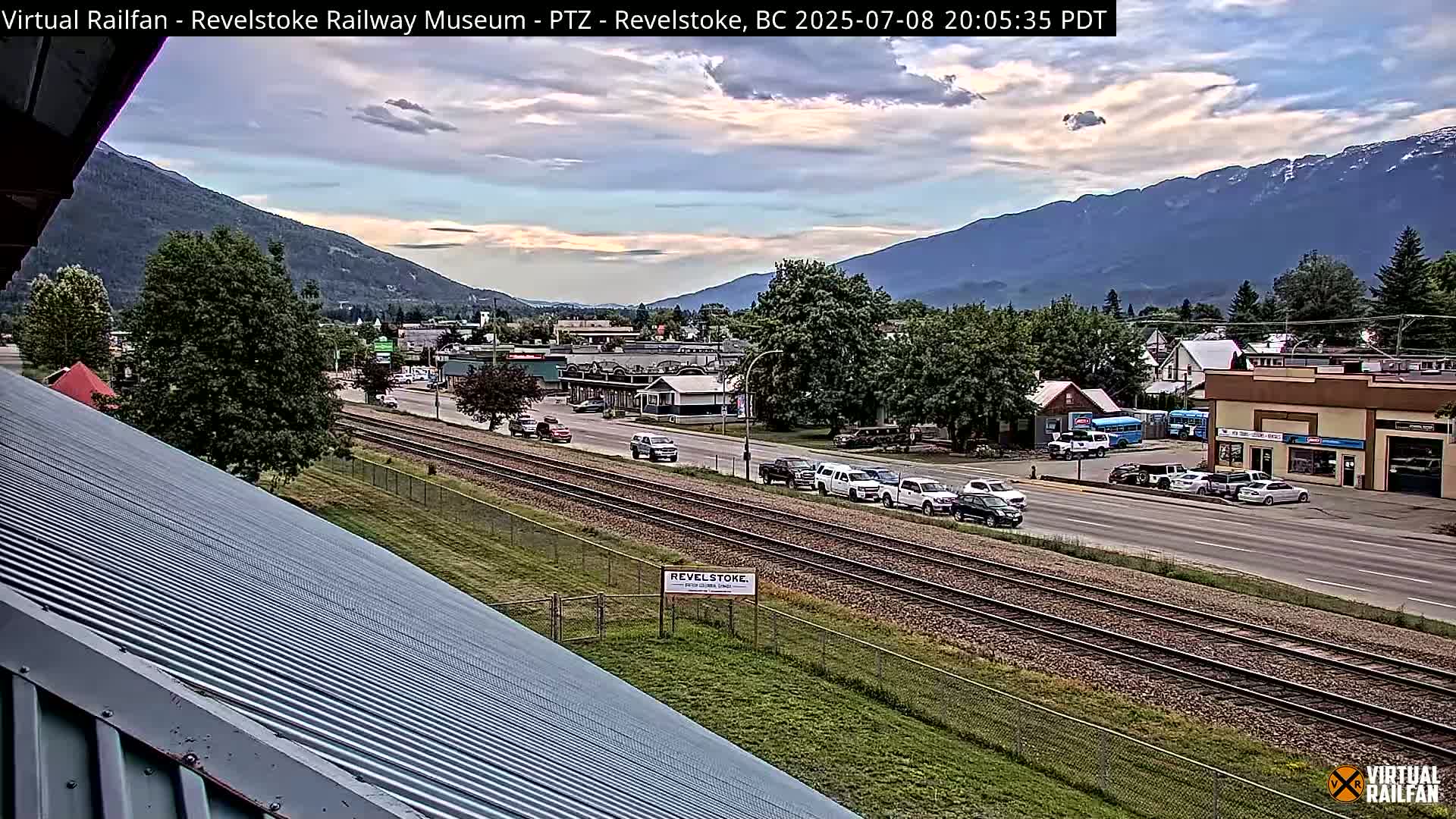 Revelstoke City & Canadian Pacific Railway Railroad Crossing Live Cam - Revelstoke, Columbia-Shuswap, British Columbia, Canada  PTZ | Virtual Railfan LIVE ! 2025-03-18 12:14